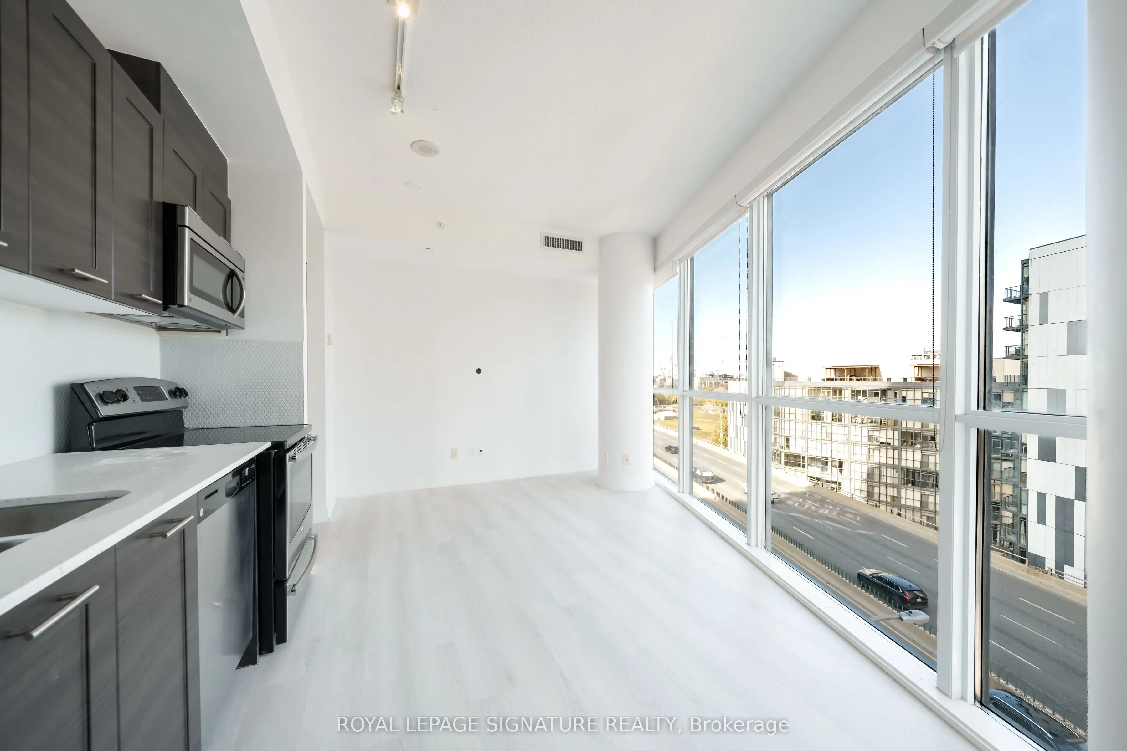 20 Bruyeres Mews, #1106