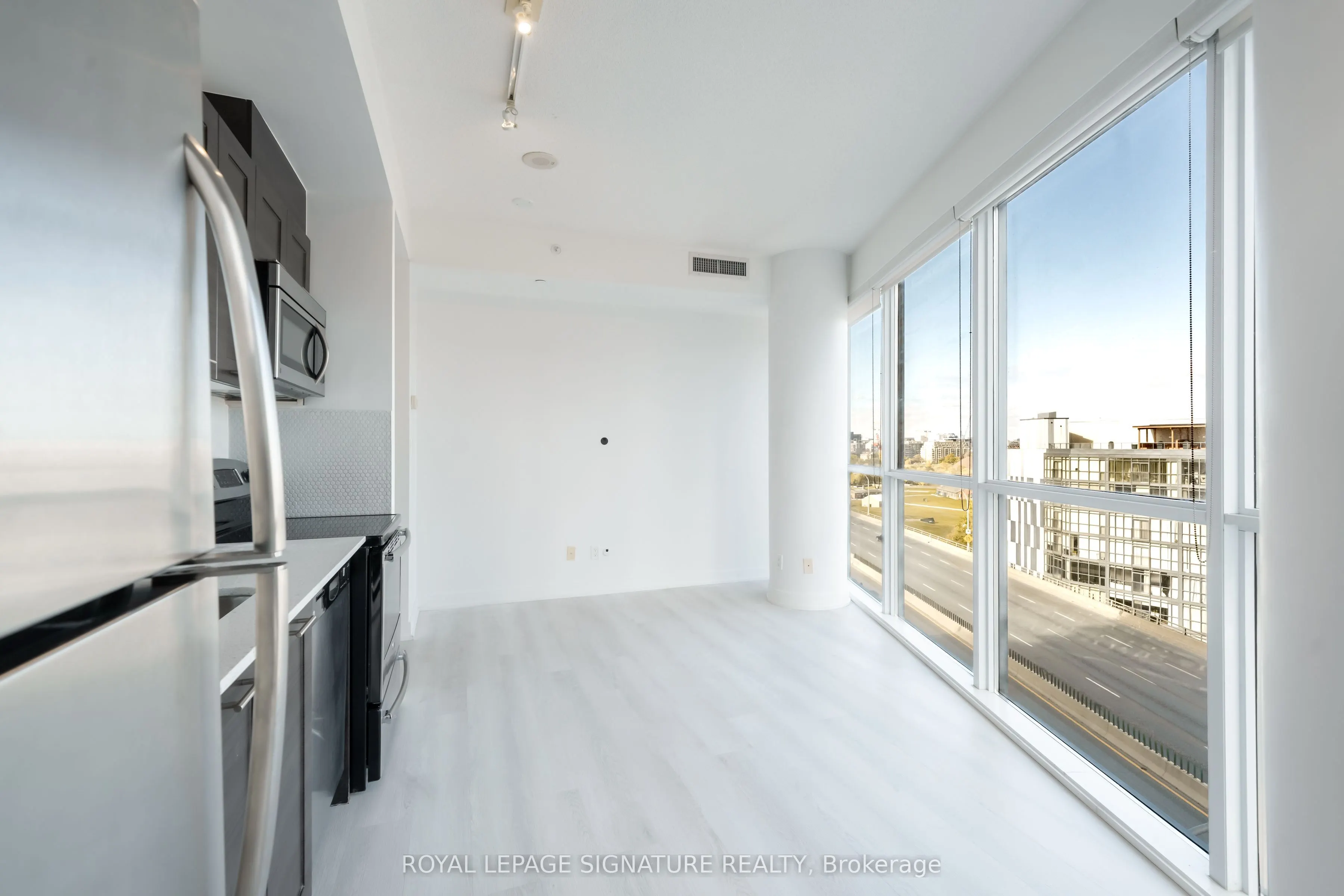 20 Bruyeres Mews, #1106