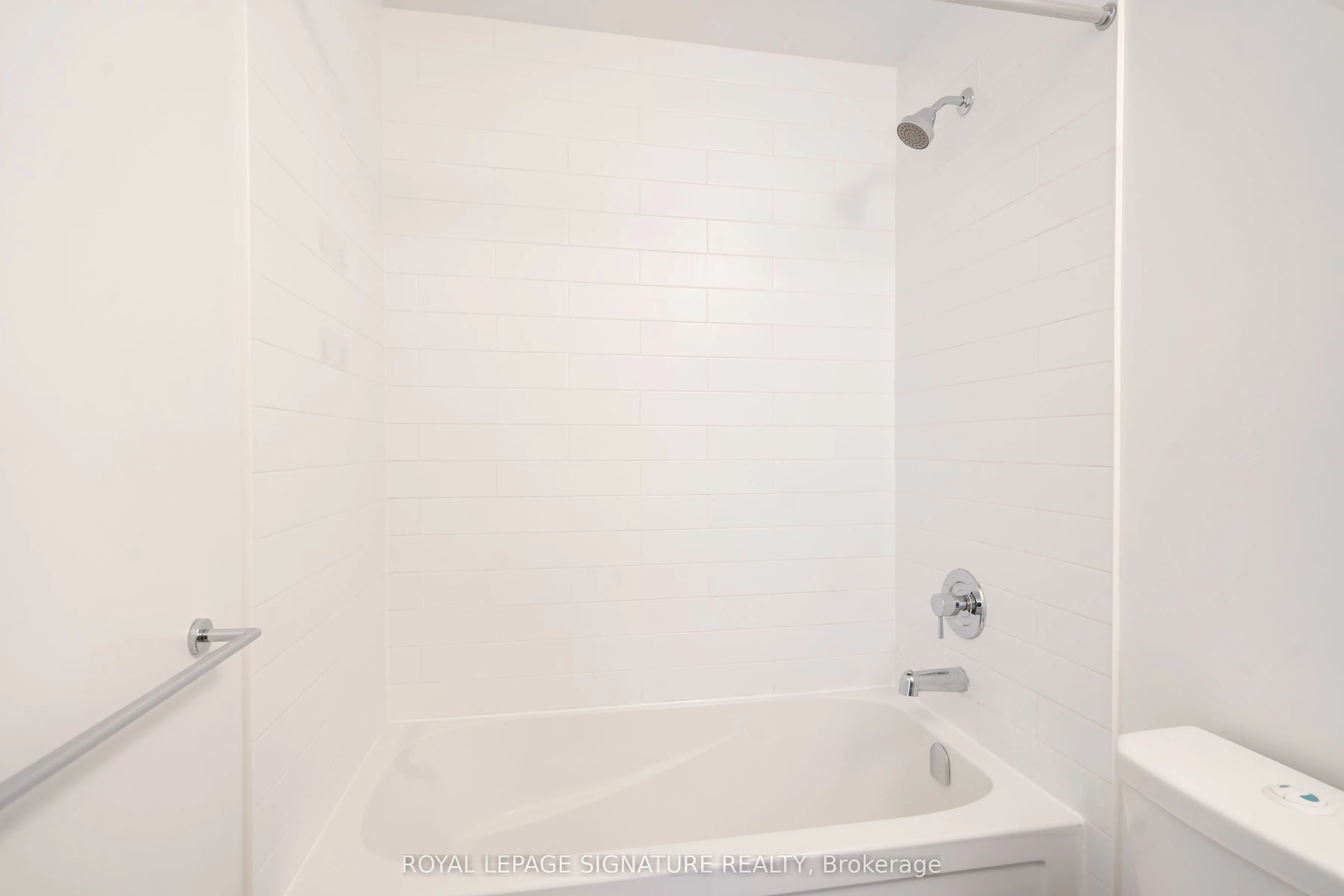 20 Bruyeres Mews, #1106