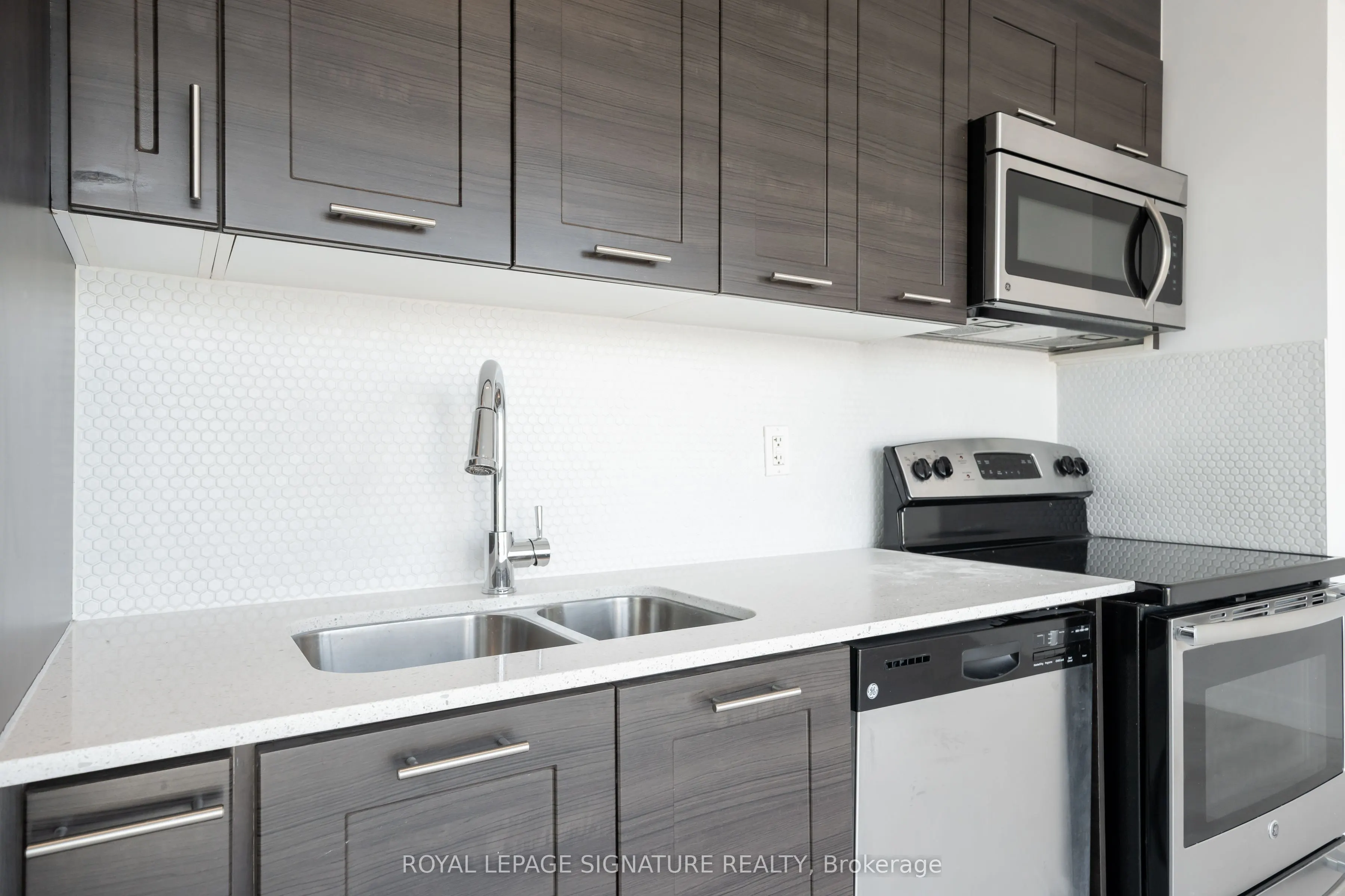 20 Bruyeres Mews, #1106