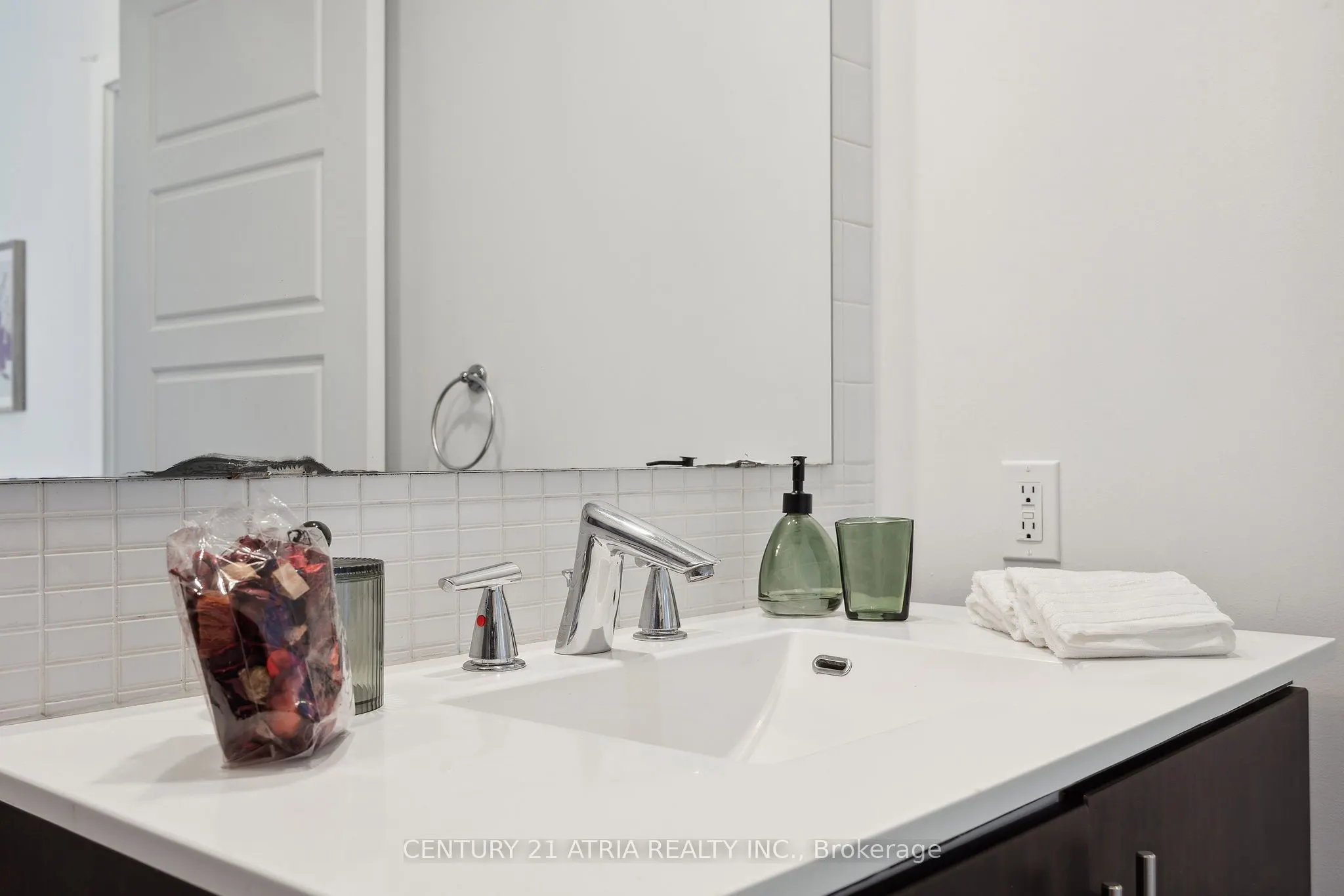 28 Linden Street, #2708