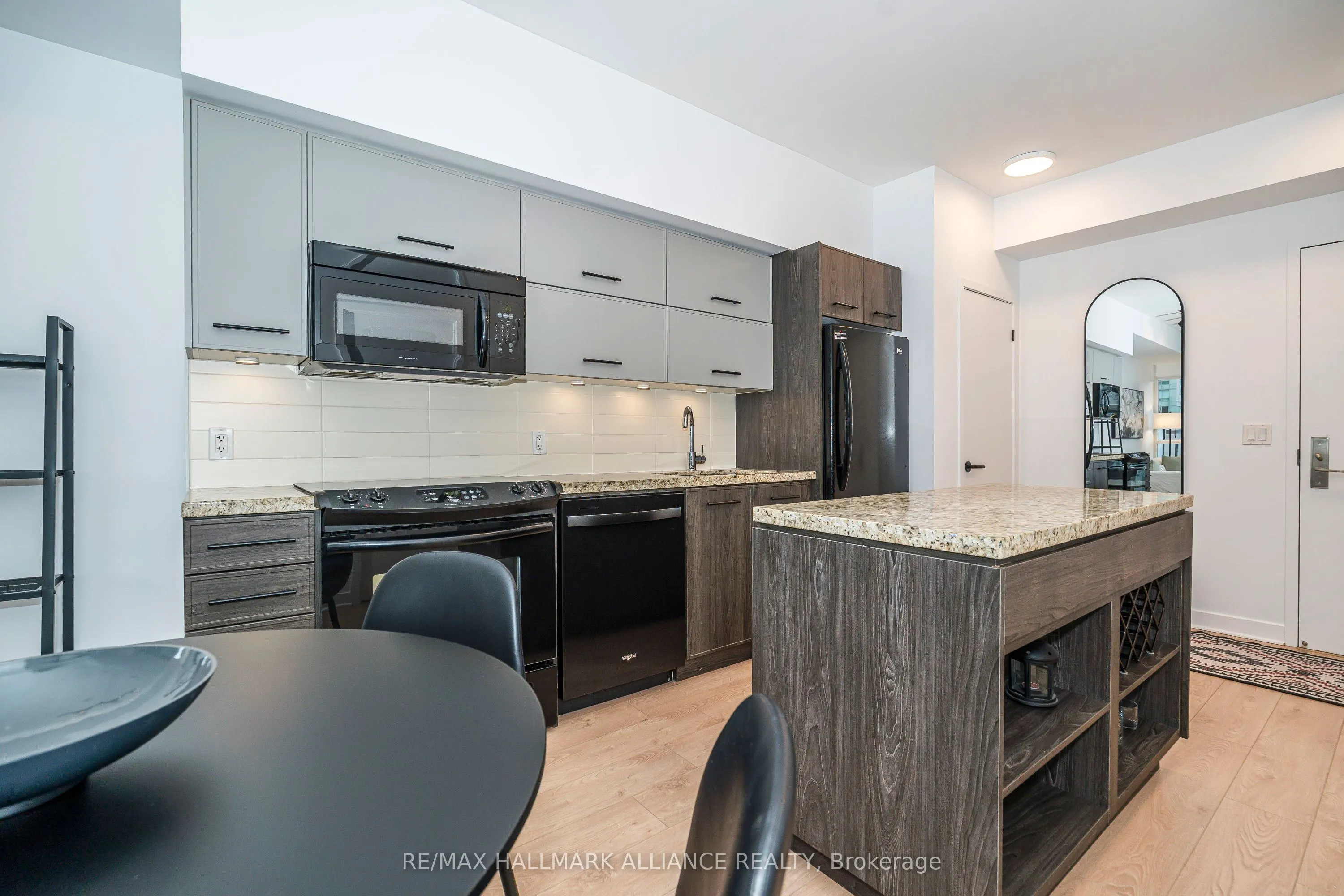 21 Nelson Street, #1015