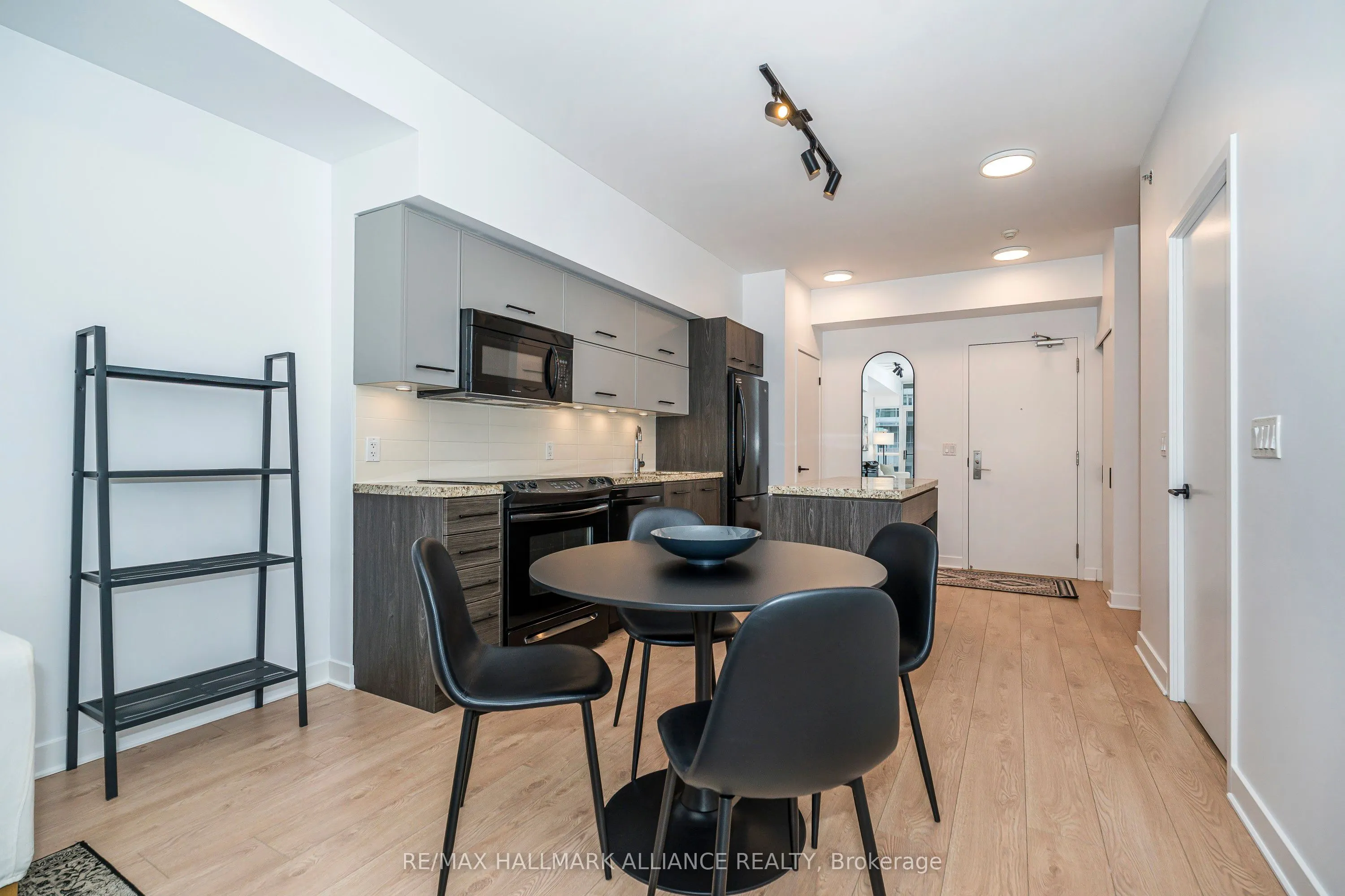 21 Nelson Street, #1015