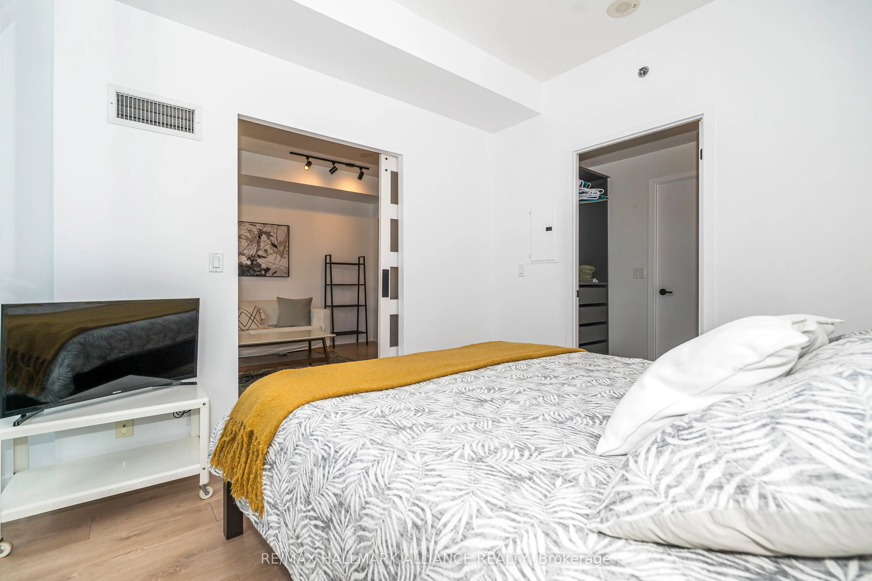 21 Nelson Street, #1015