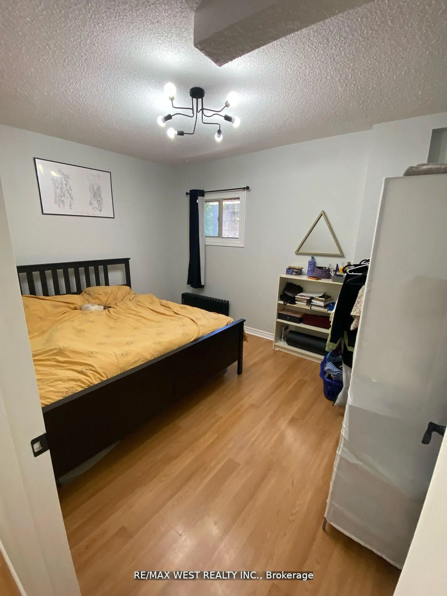 926 College Street, #Main Fl