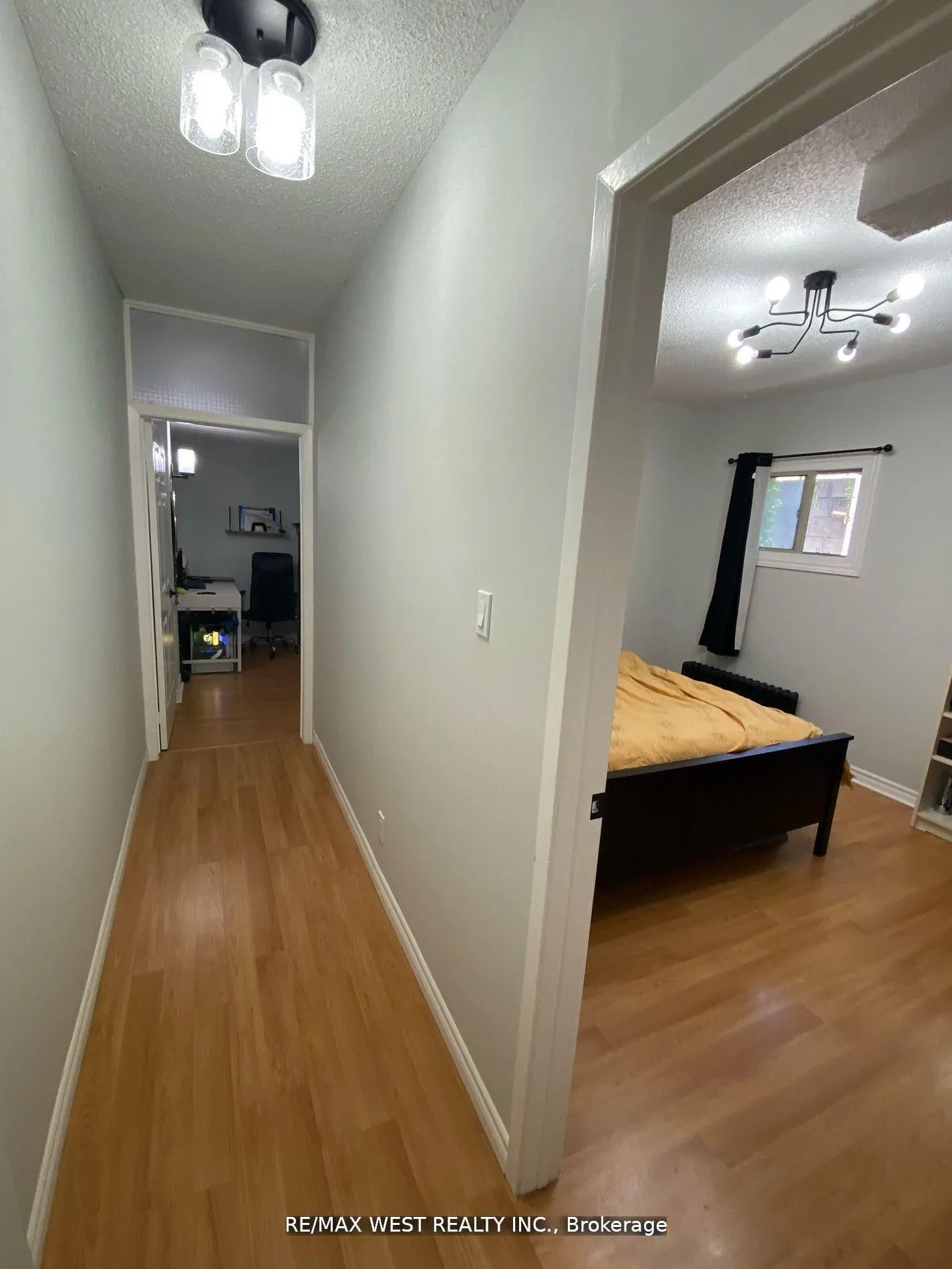 926 College Street, #Main Fl