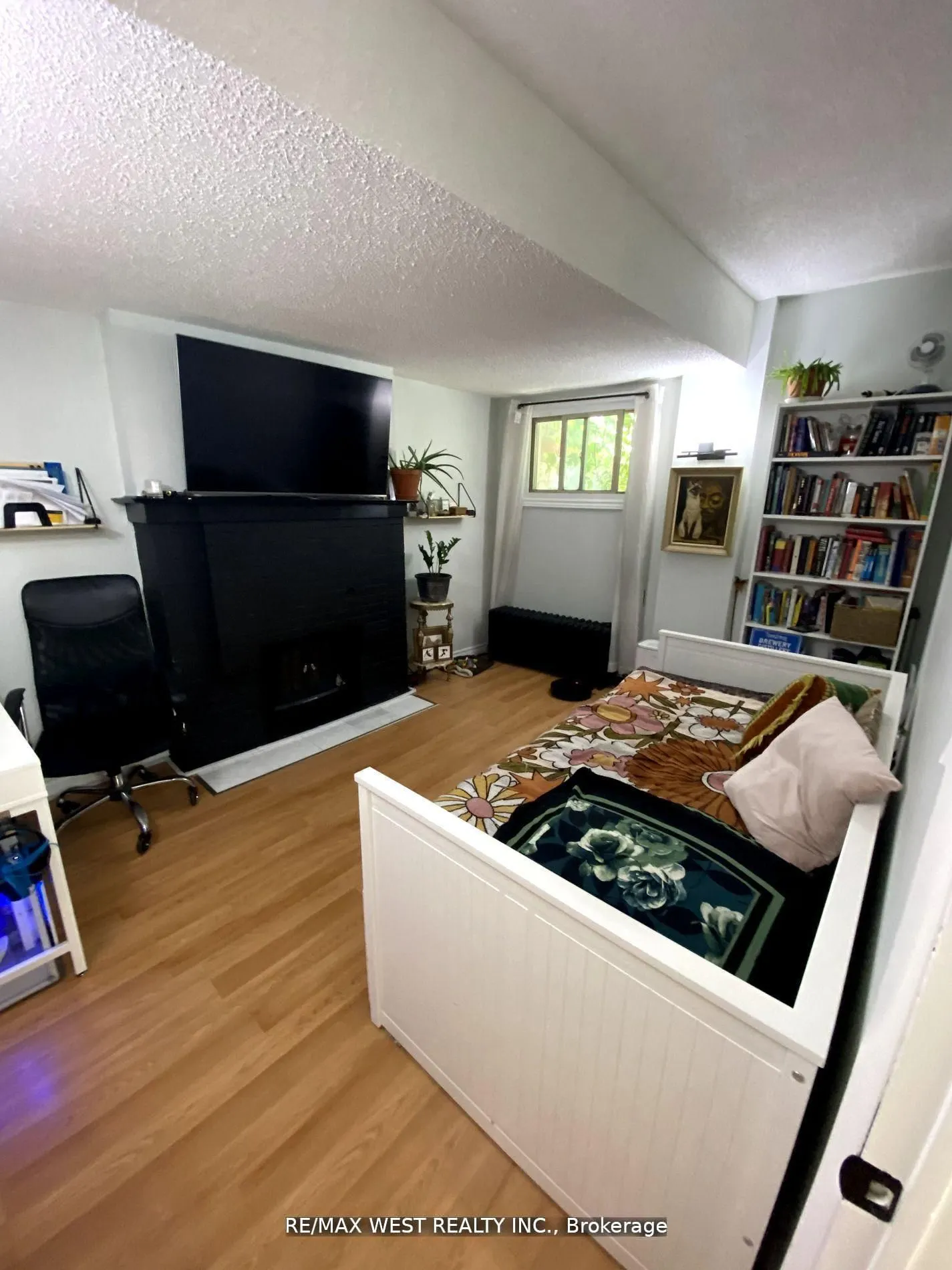 926 College Street, #Main Fl