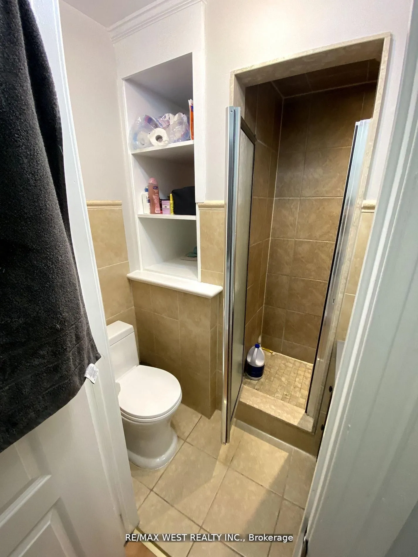 926 College Street, #Main Fl