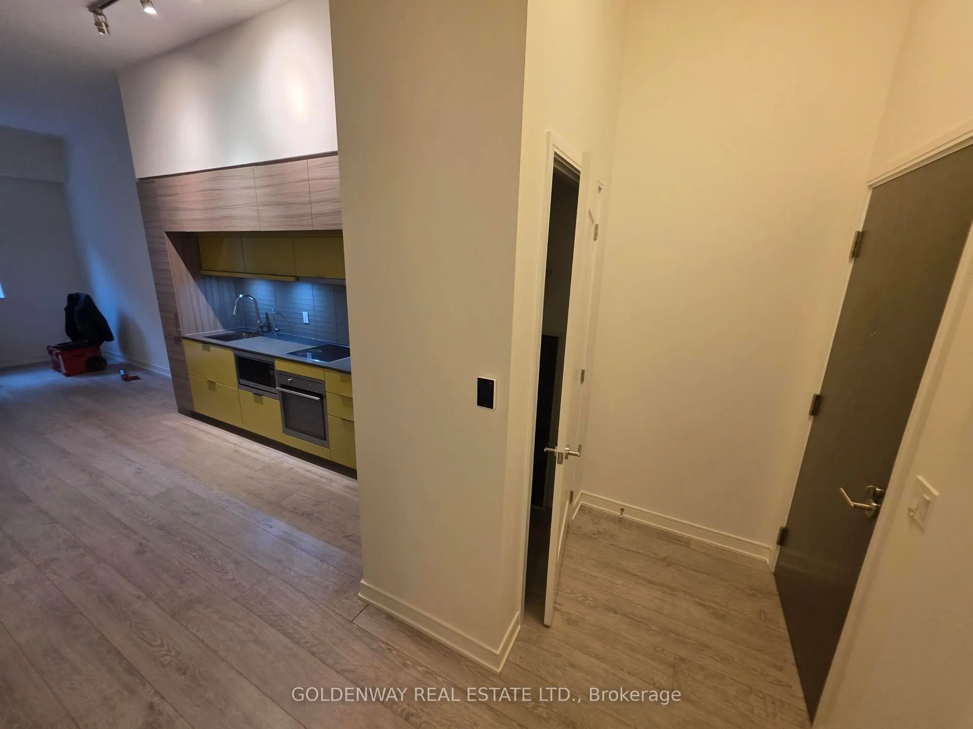 88 Scott Street, #505