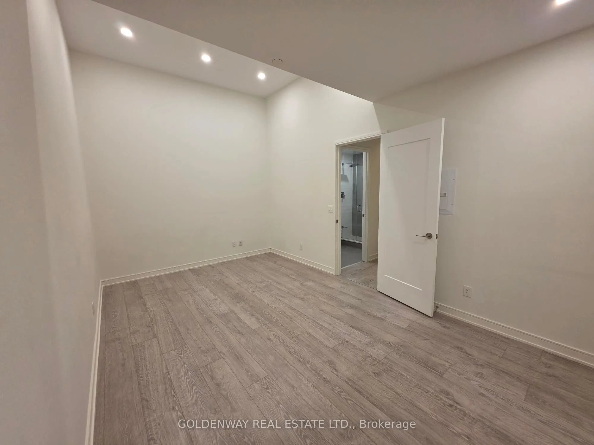 88 Scott Street, #505