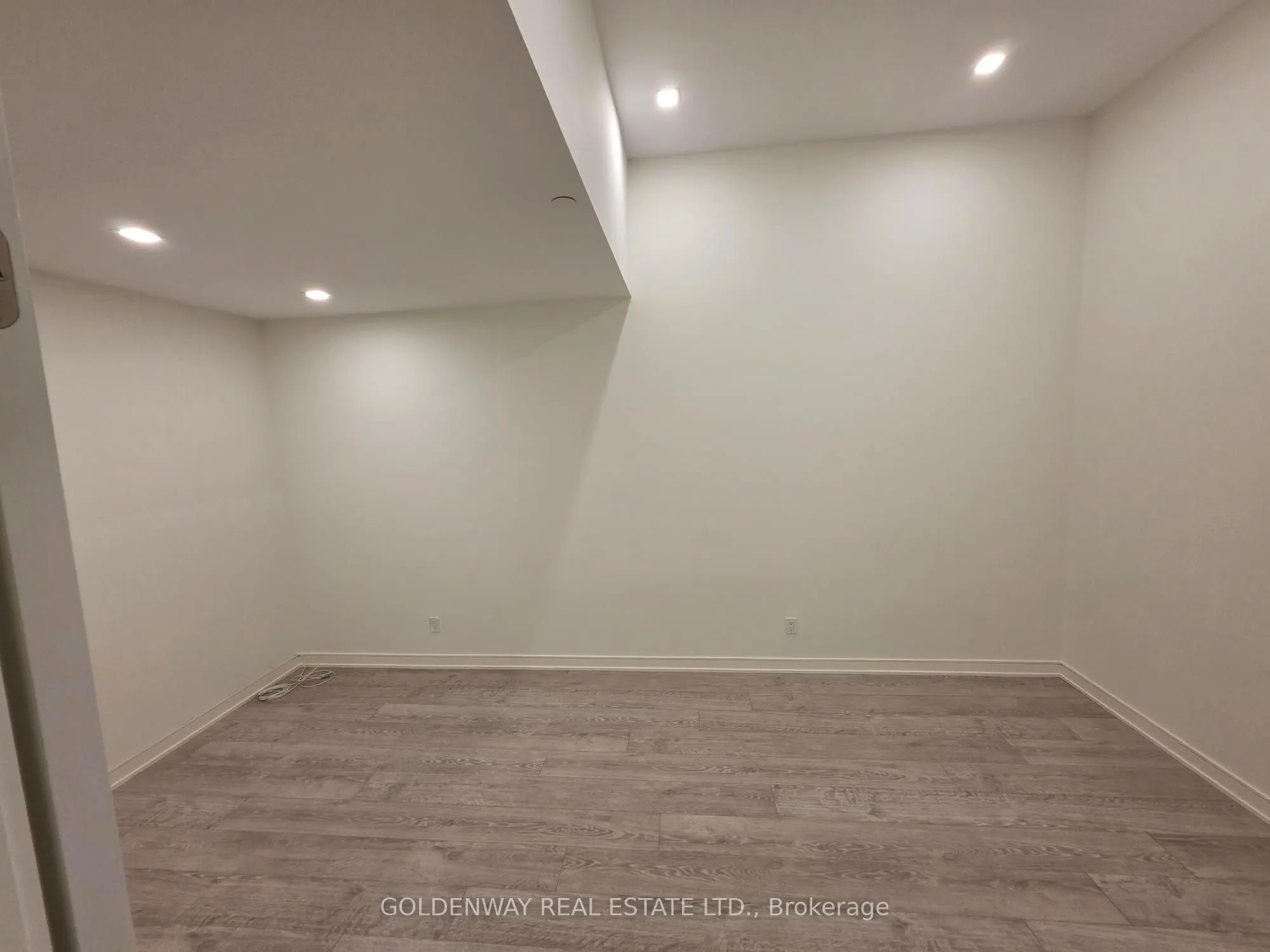 88 Scott Street, #505