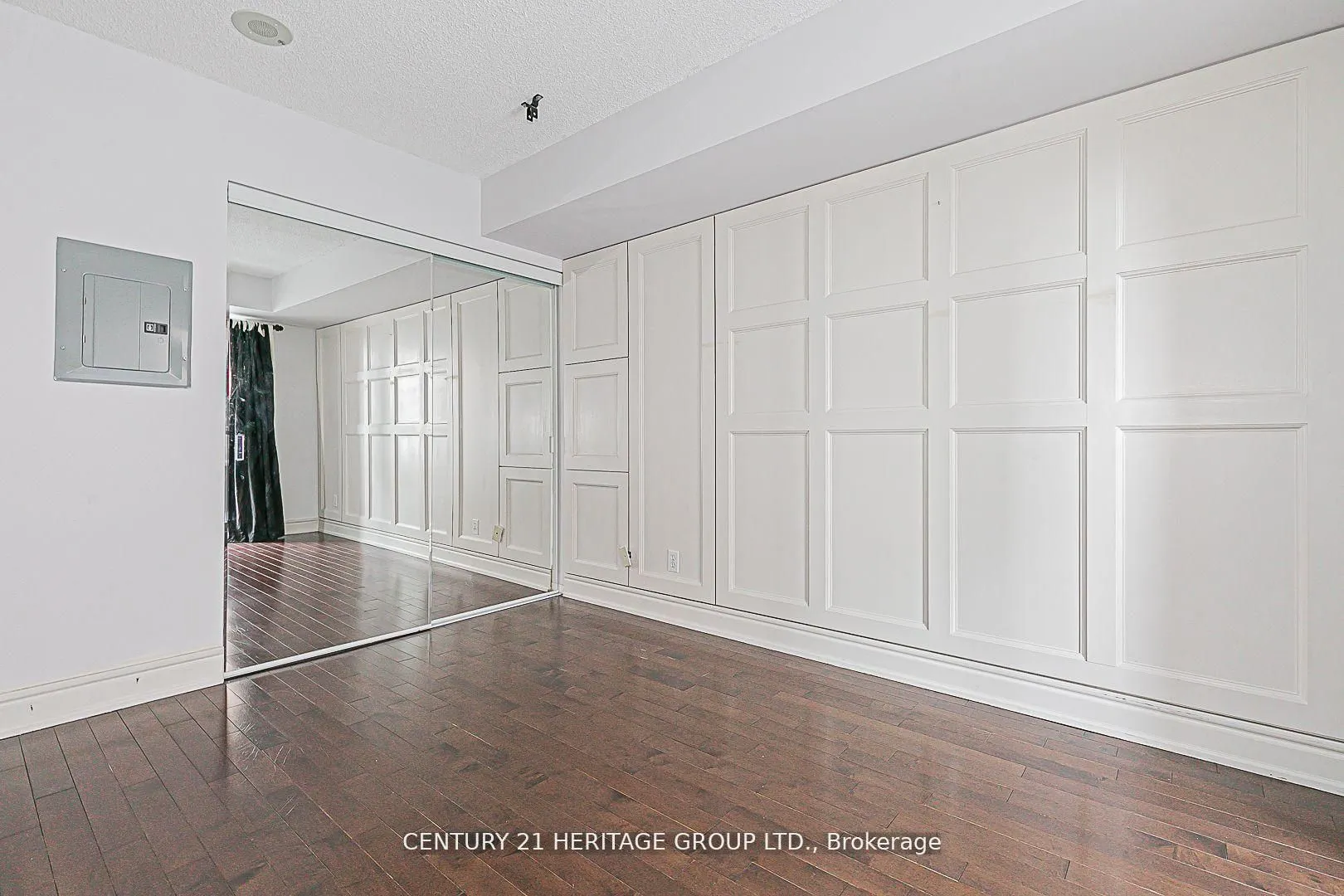 55 Harrison Garden Boulevard S, #407