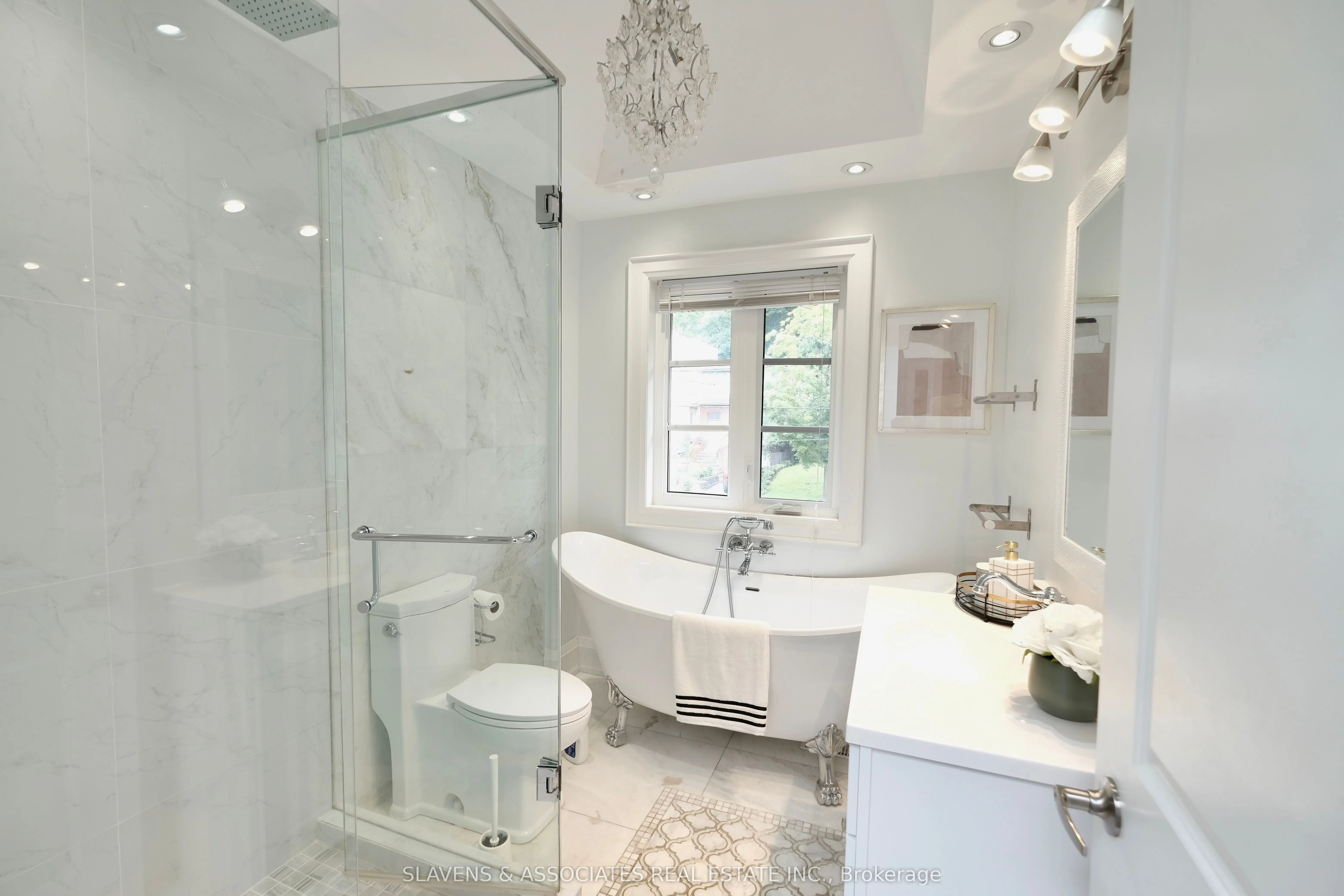 456 Roehampton Avenue