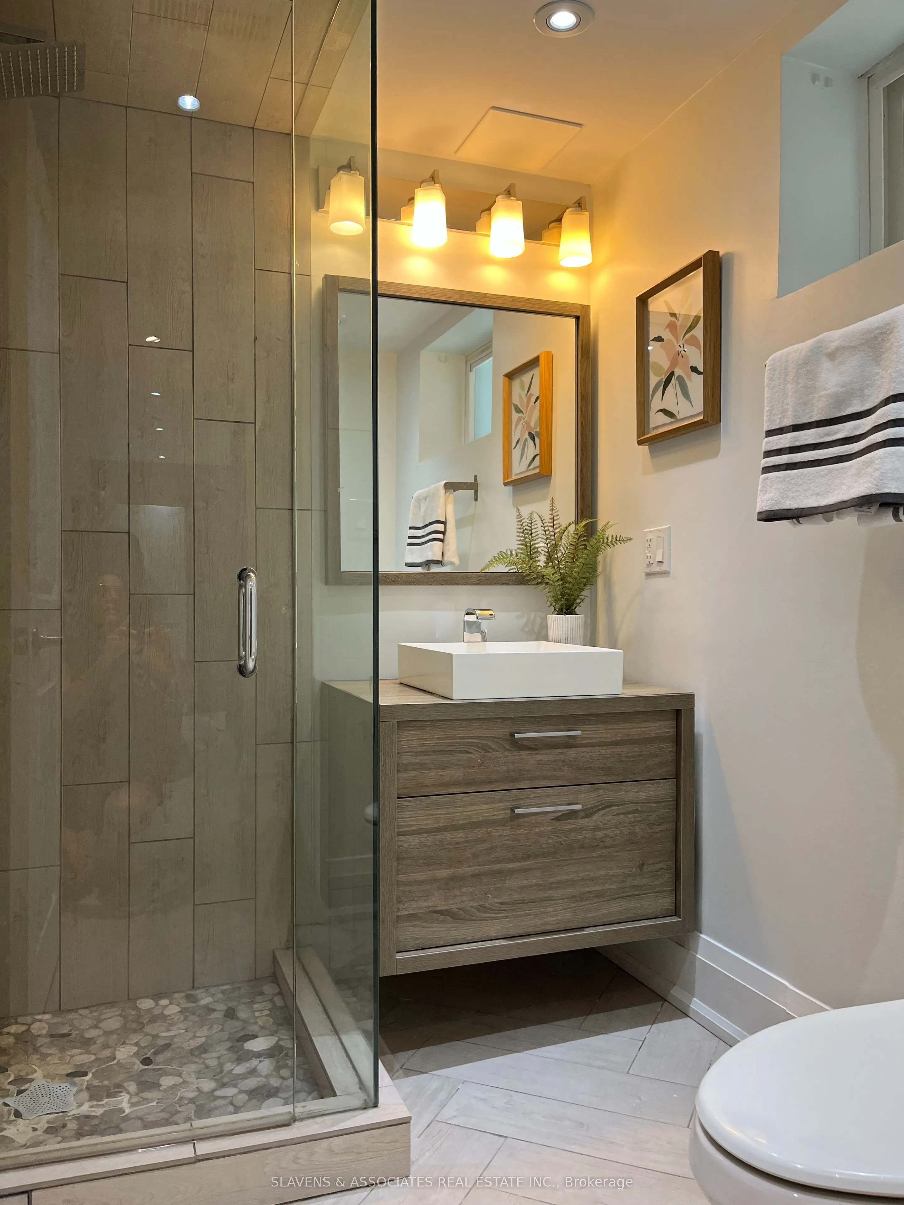 456 Roehampton Avenue