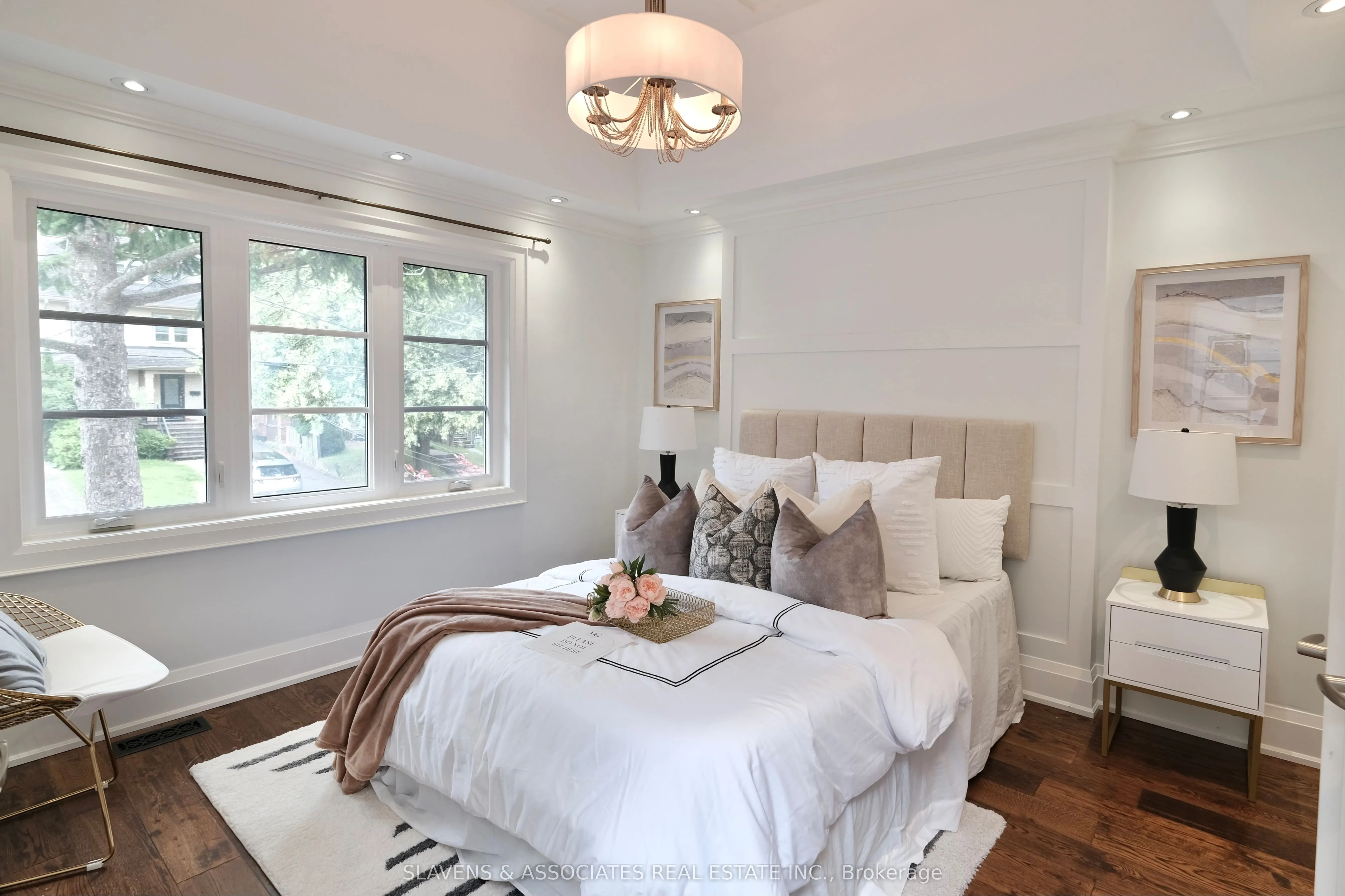 456 Roehampton Avenue