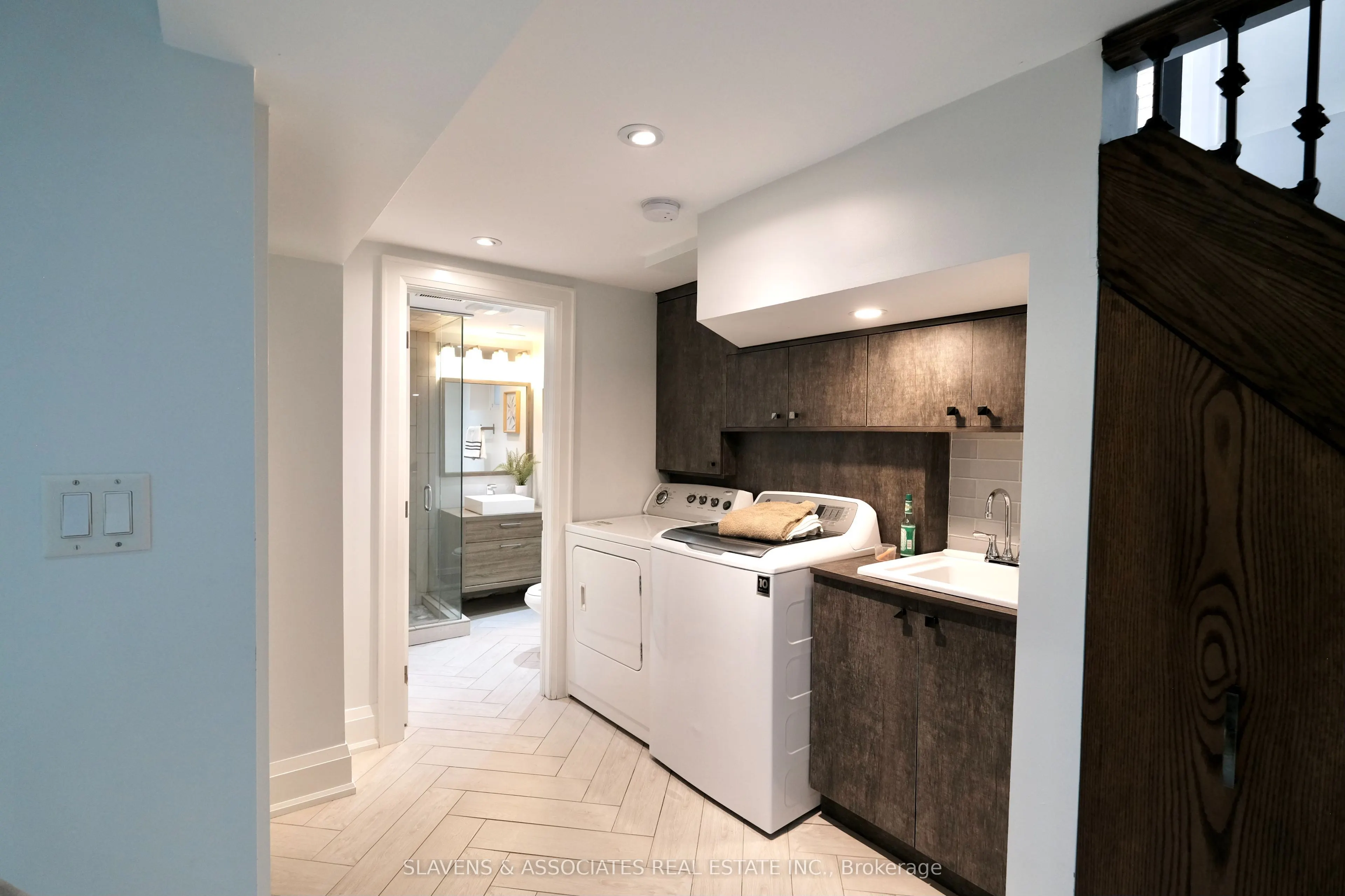 456 Roehampton Avenue