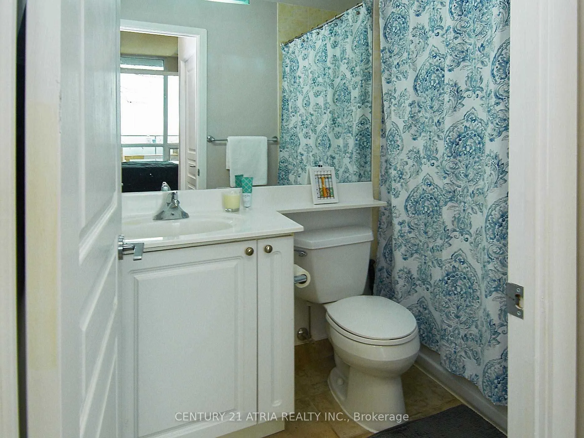 18 Yonge Street E, #607