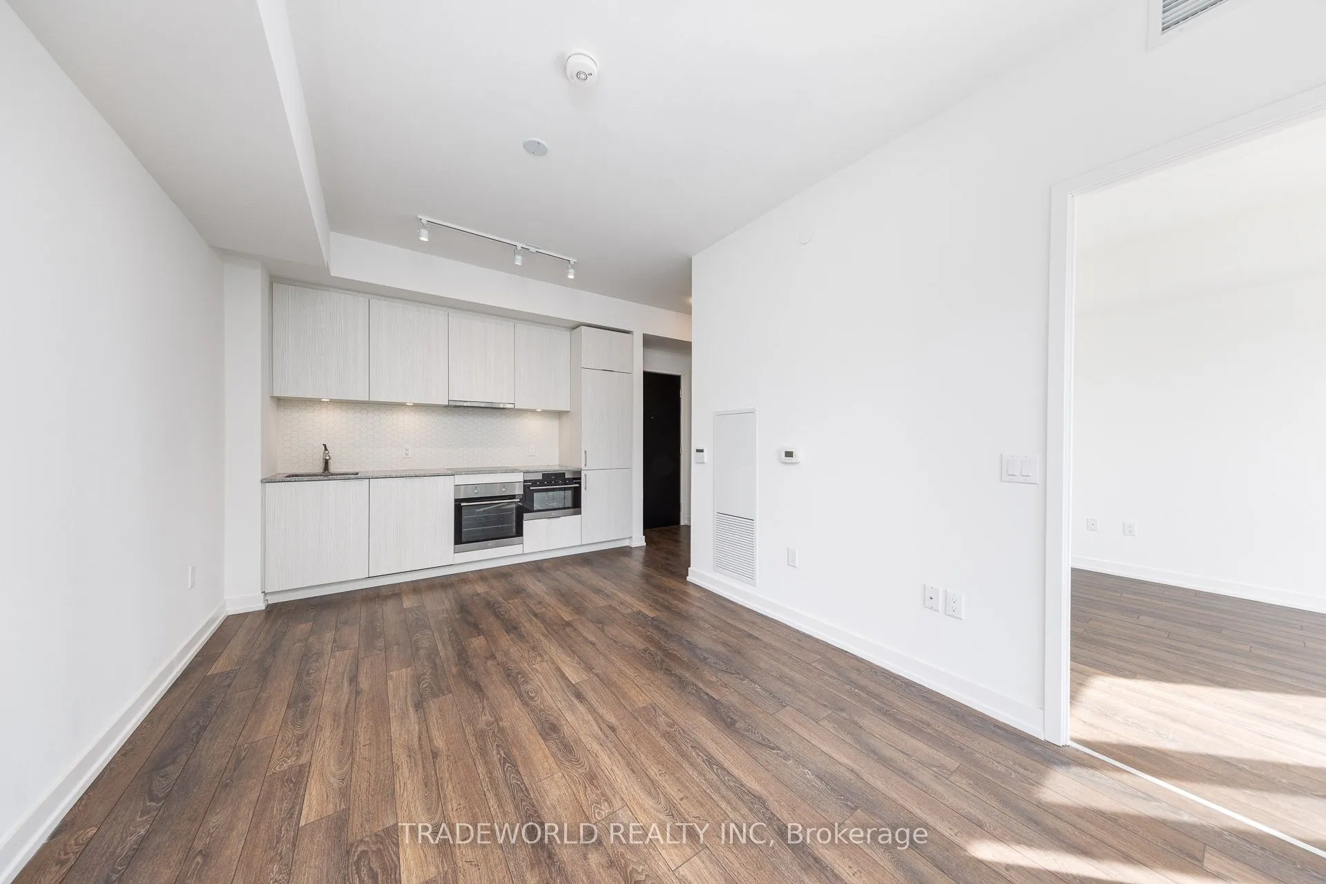 158 Front Street E, #2015