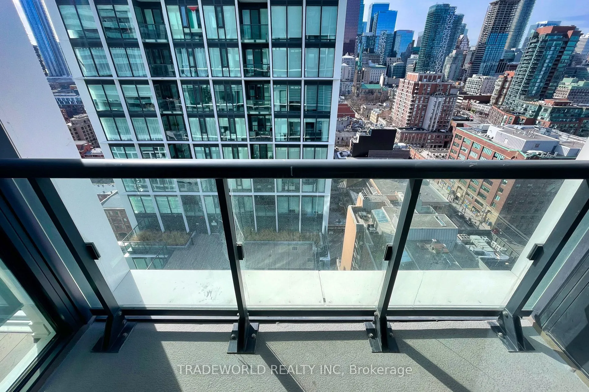 158 Front Street E, #2015