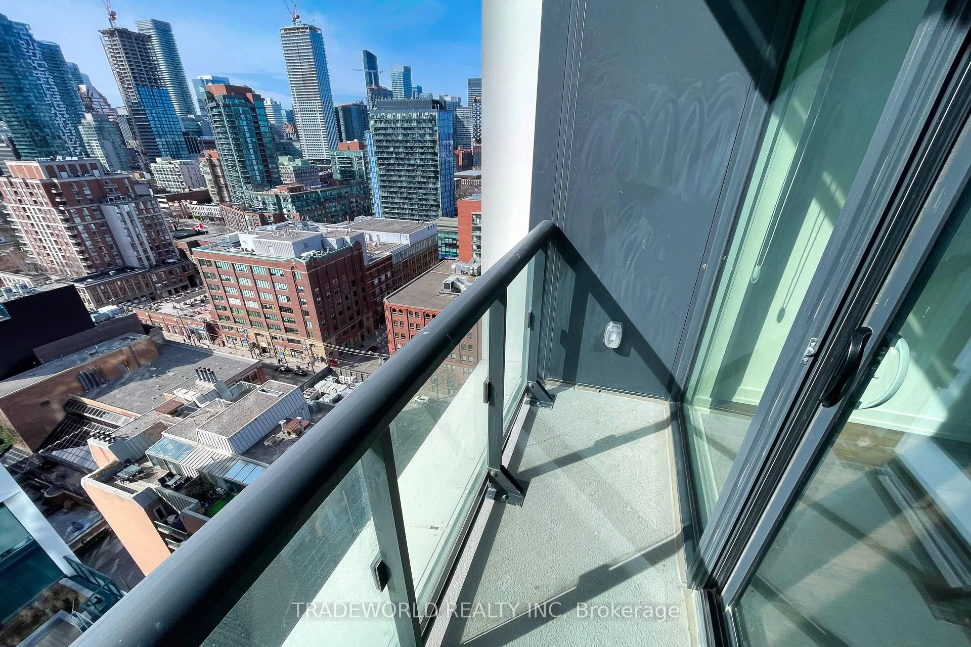 158 Front Street E, #2015