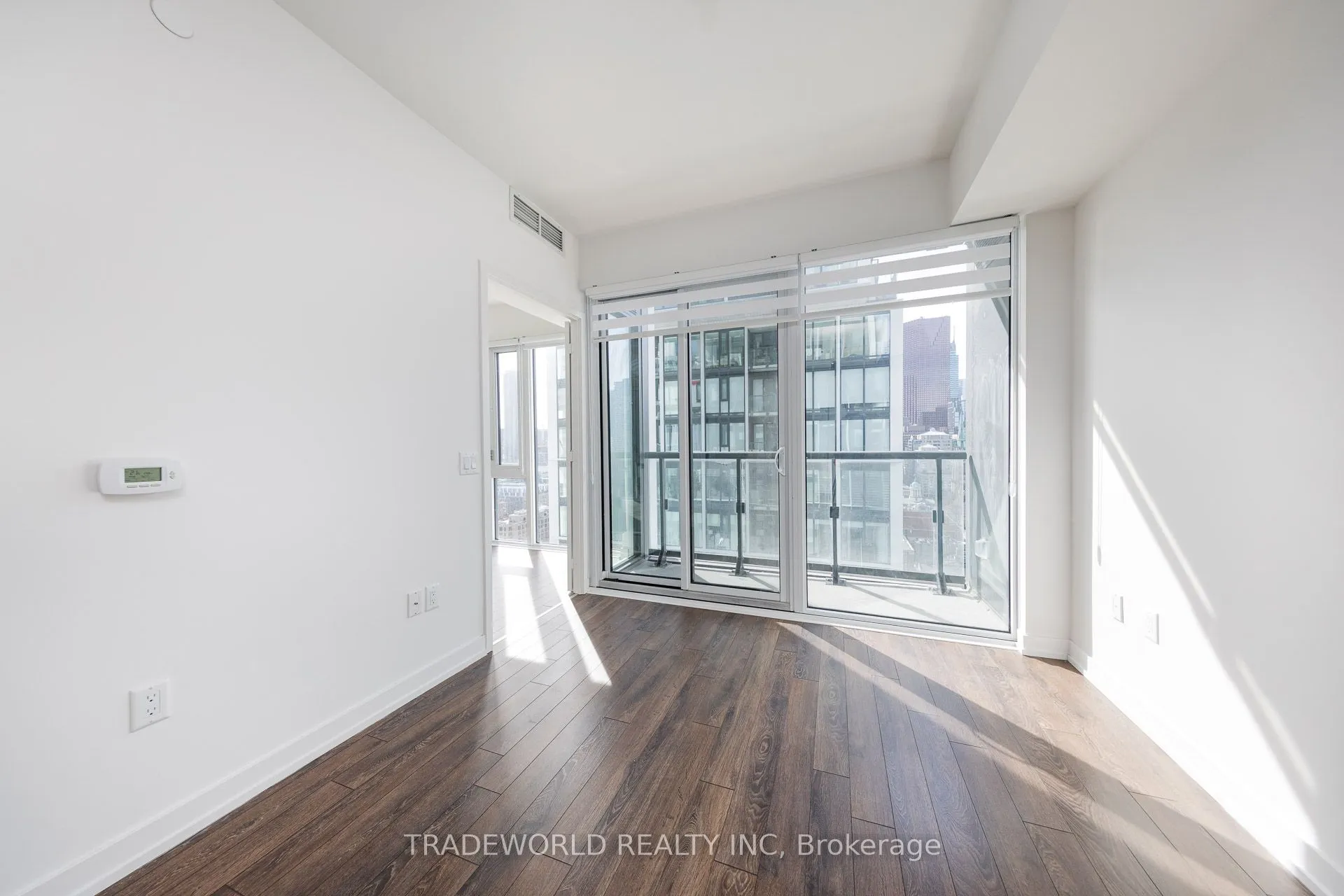 158 Front Street E, #2015