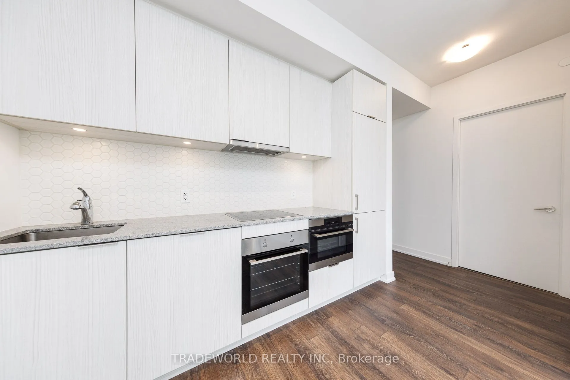 158 Front Street E, #2015