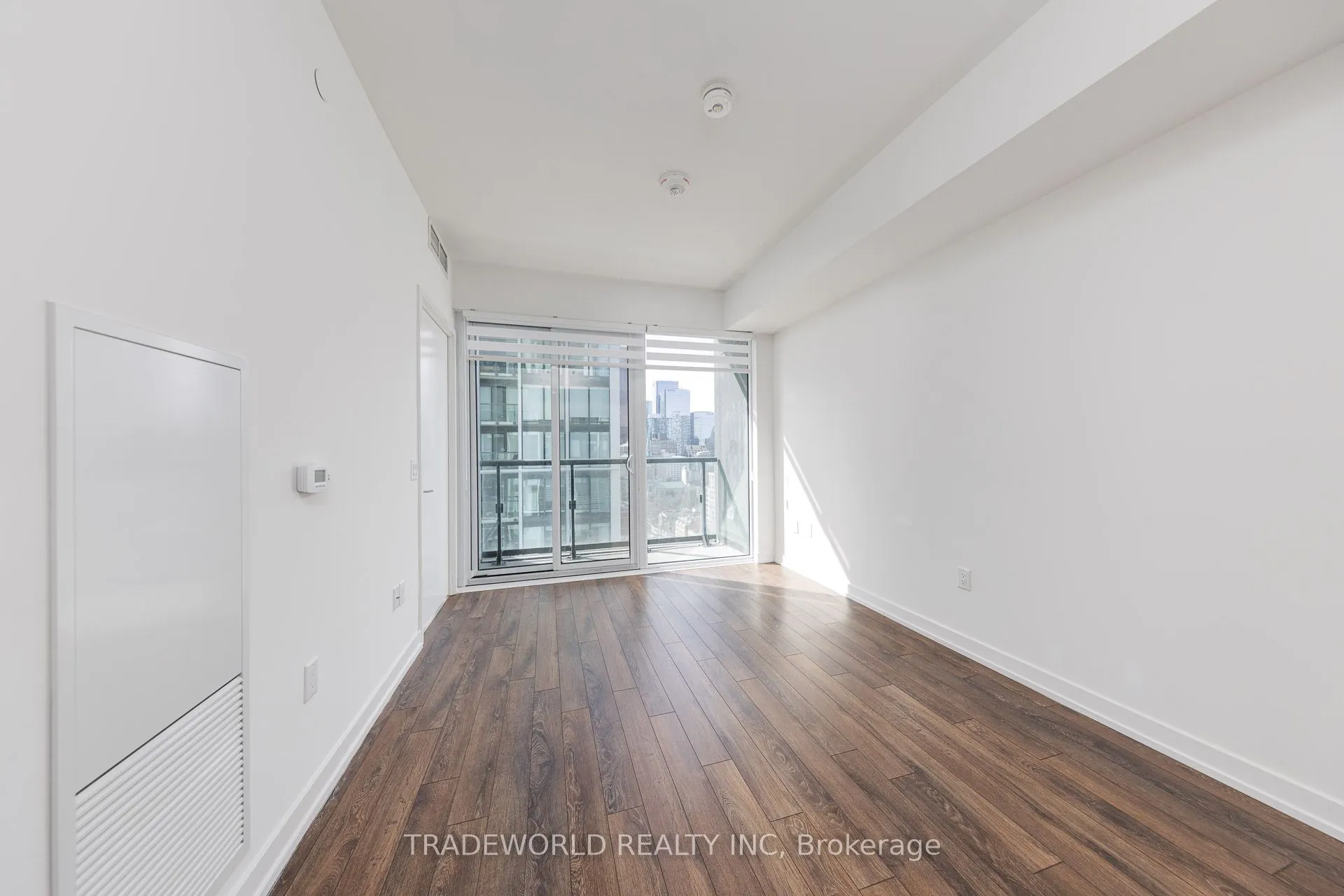 158 Front Street E, #2015