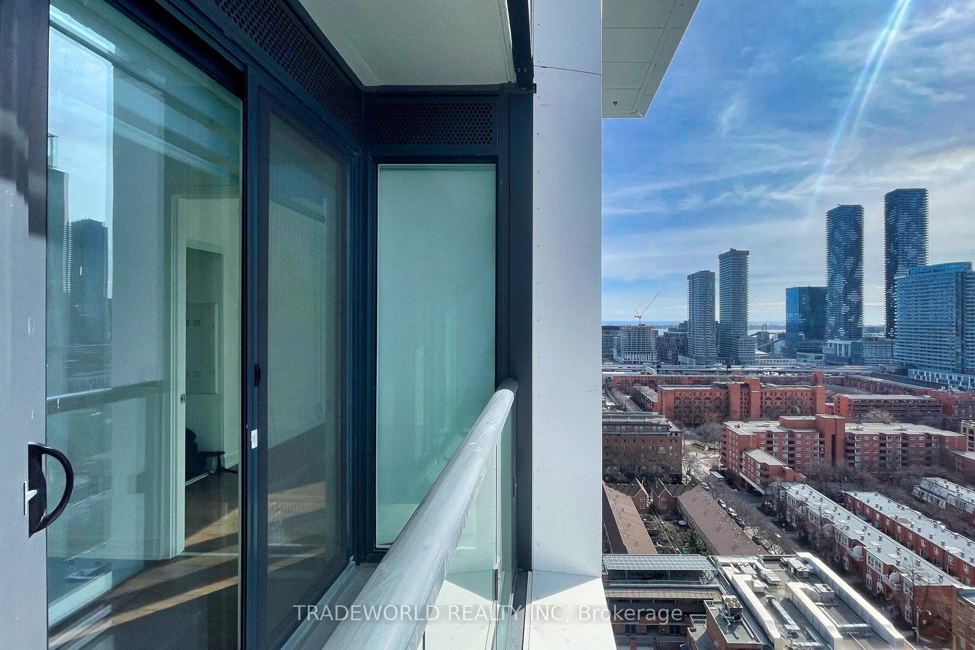 158 Front Street E, #2015