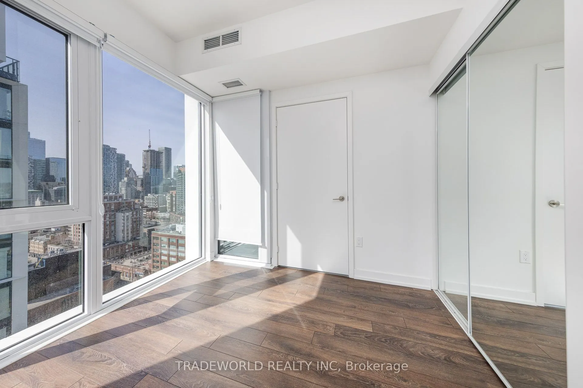 158 Front Street E, #2015