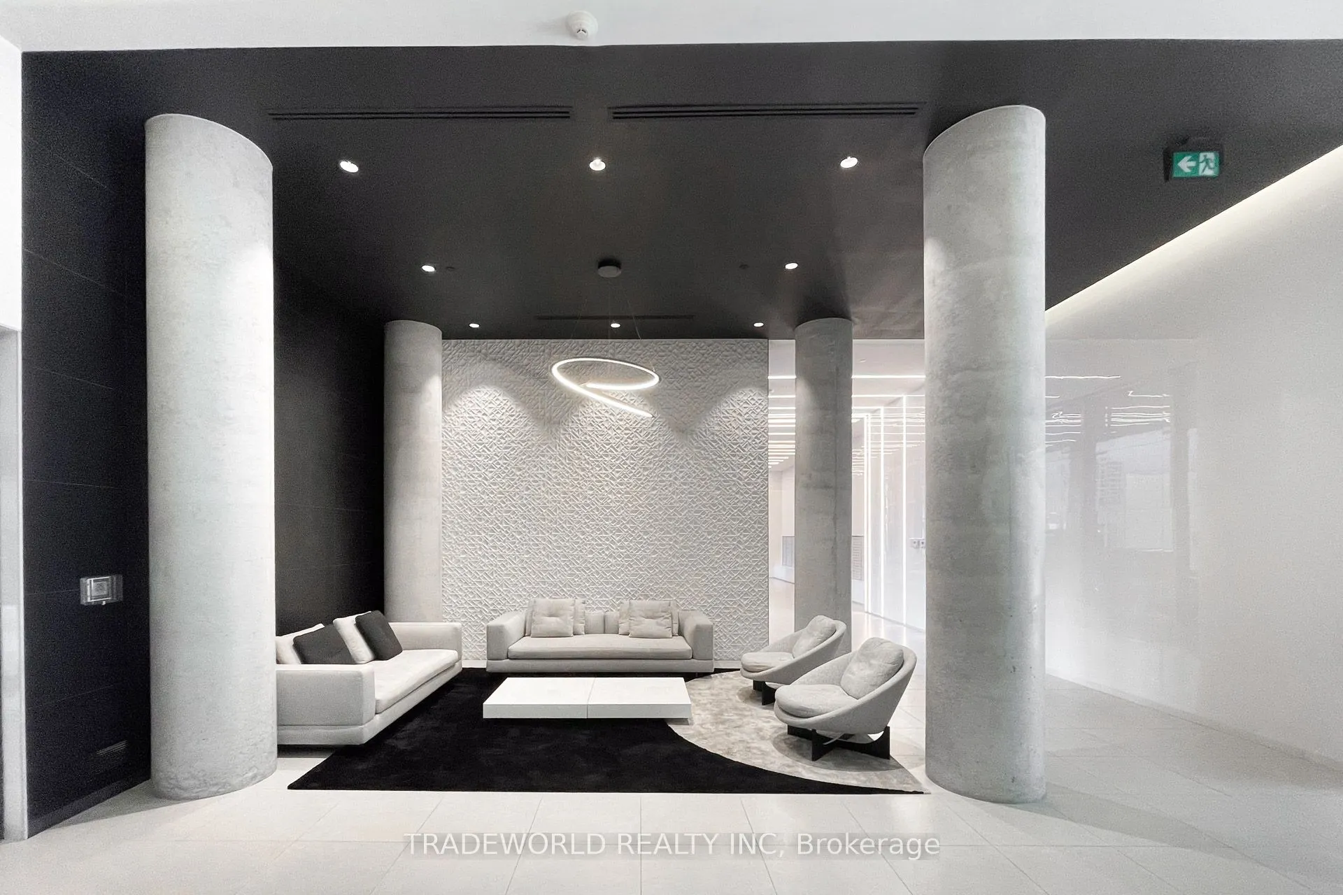 158 Front Street E, #2015