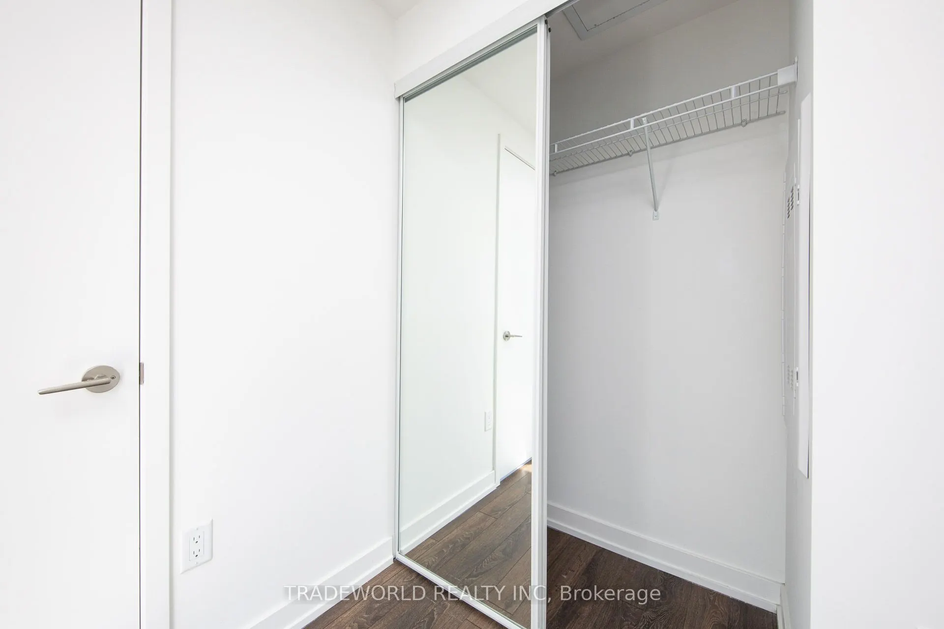 158 Front Street E, #2015