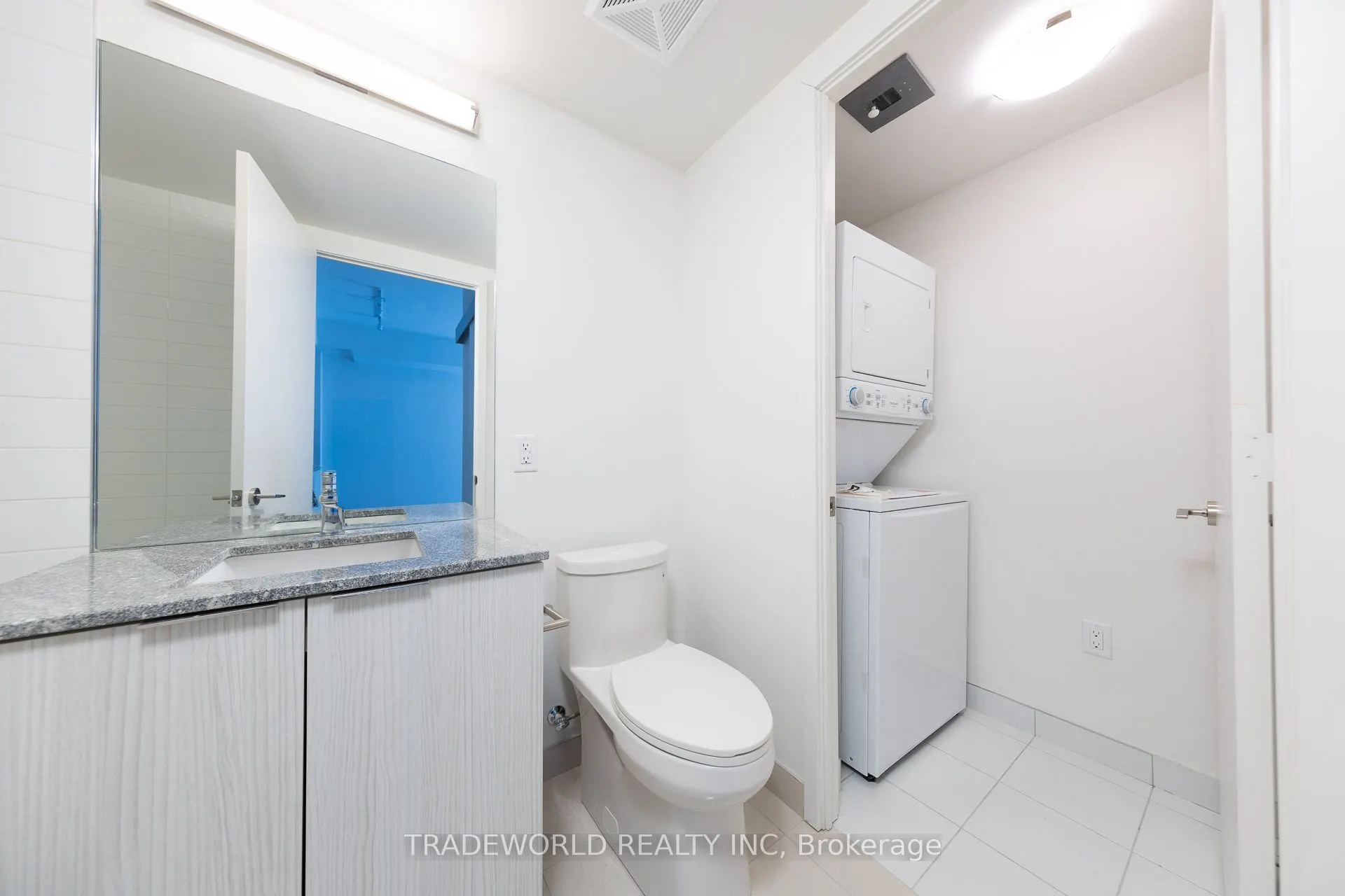 158 Front Street E, #2015