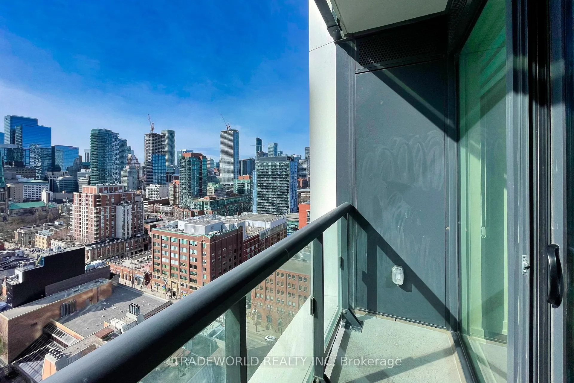 158 Front Street E, #2015