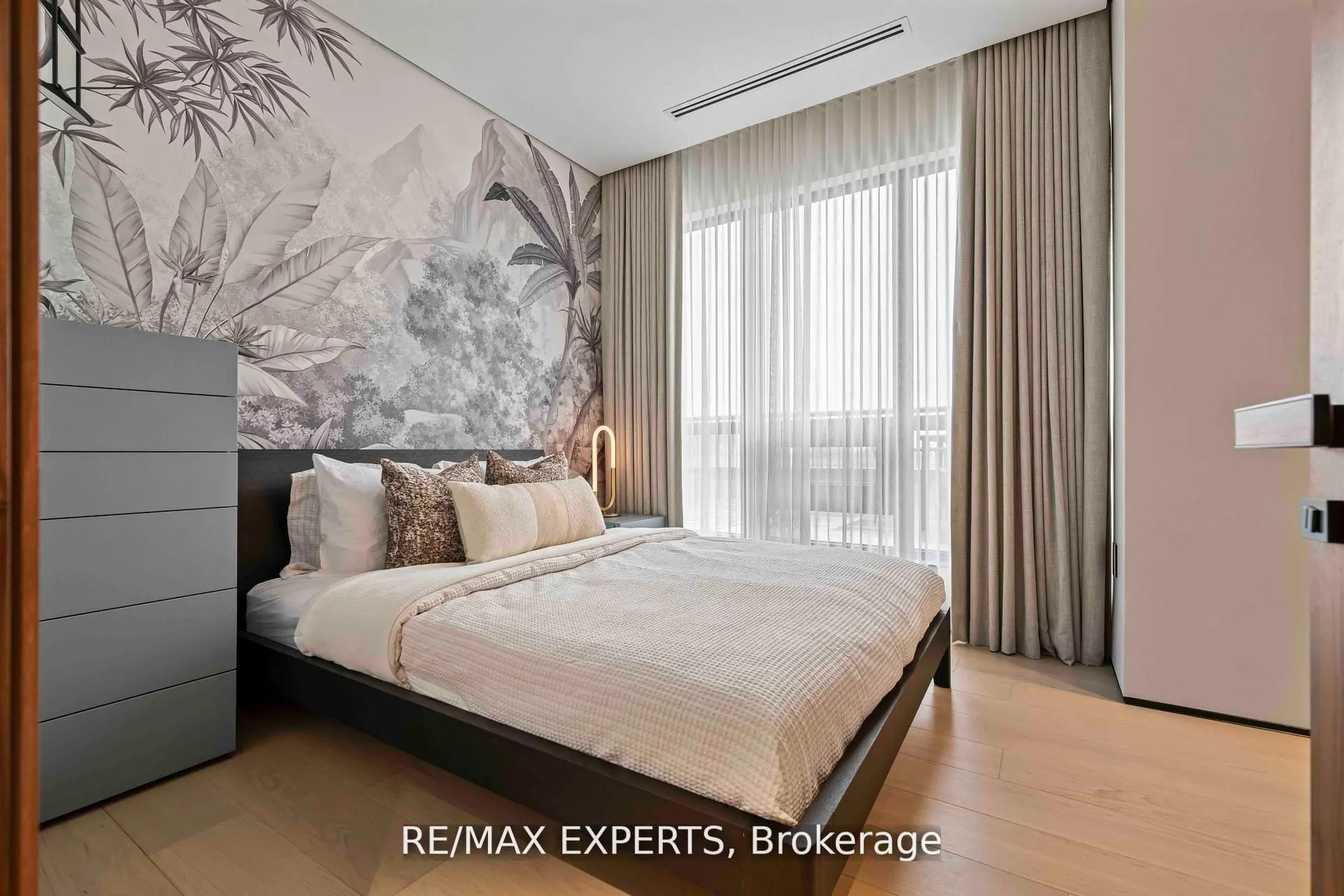 1700 Avenue Road, #702