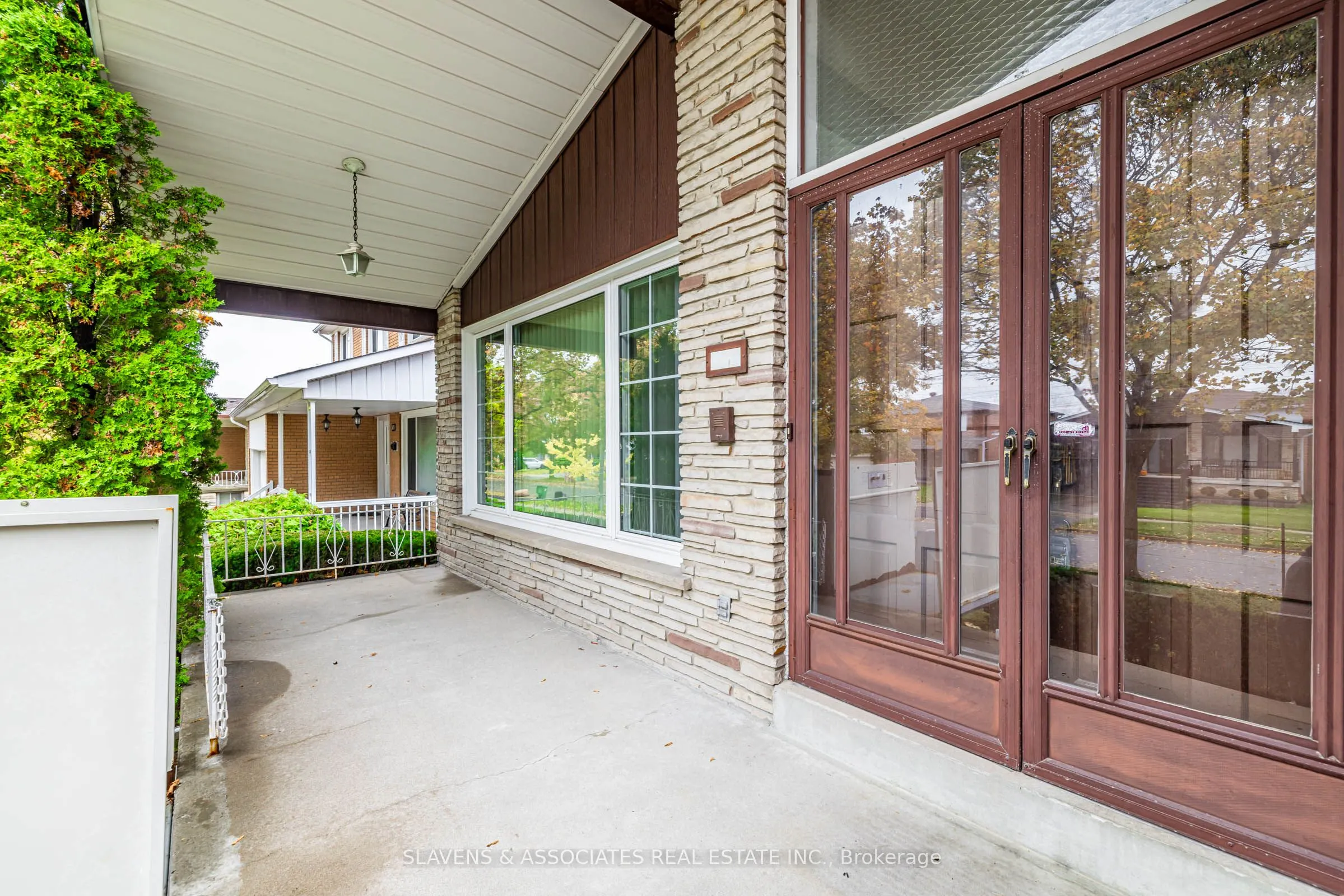 84 Charlton Boulevard