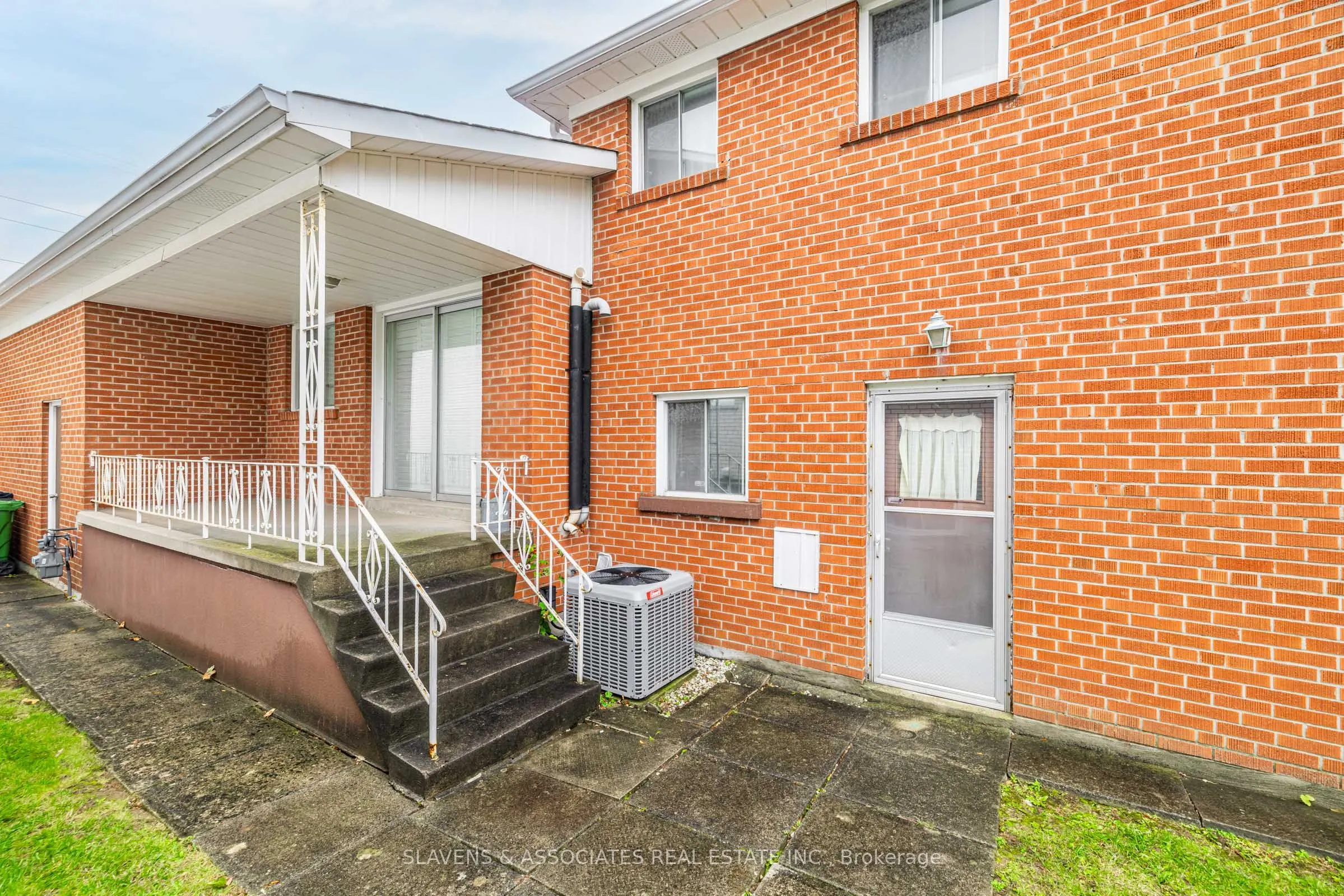 84 Charlton Boulevard