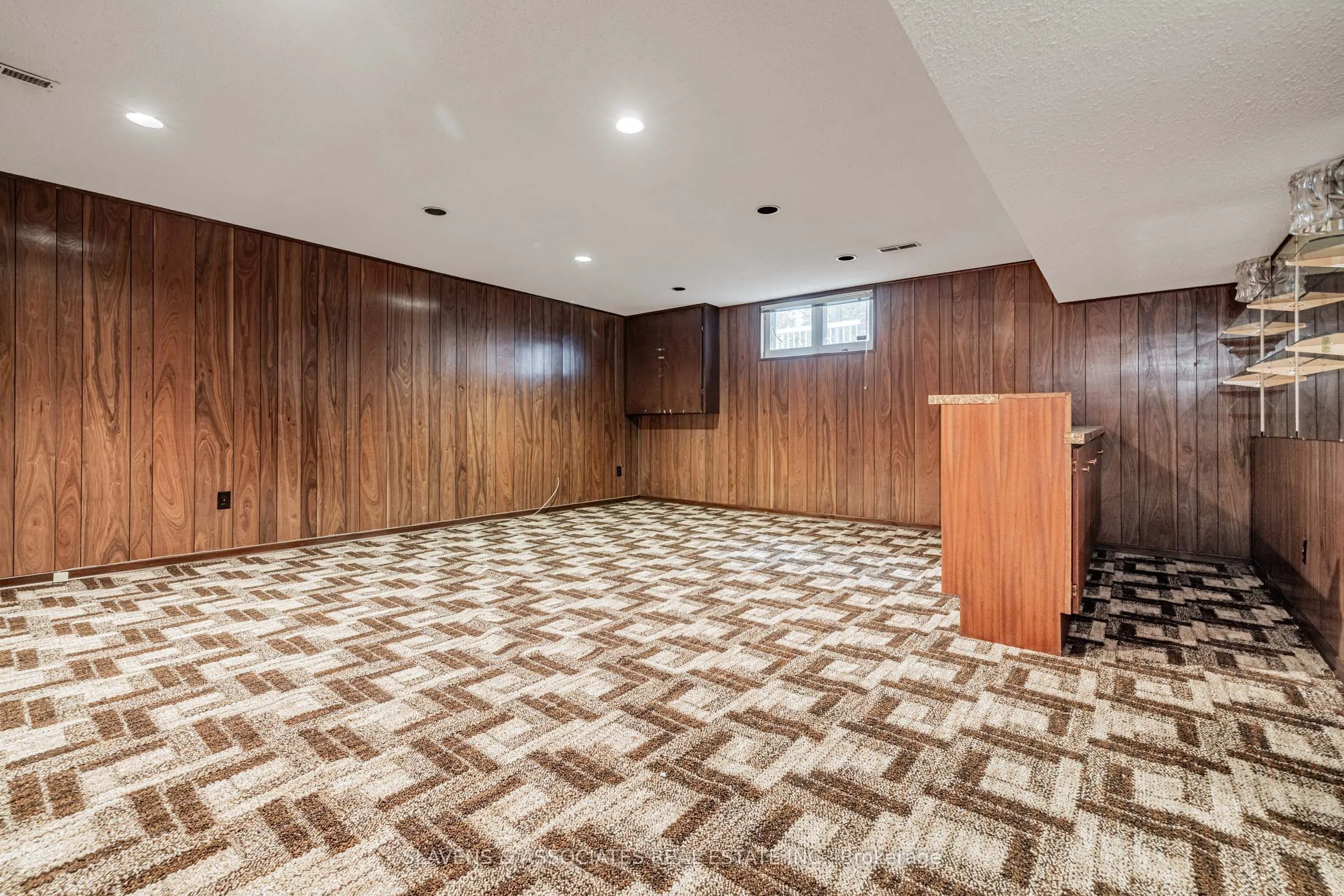 84 Charlton Boulevard