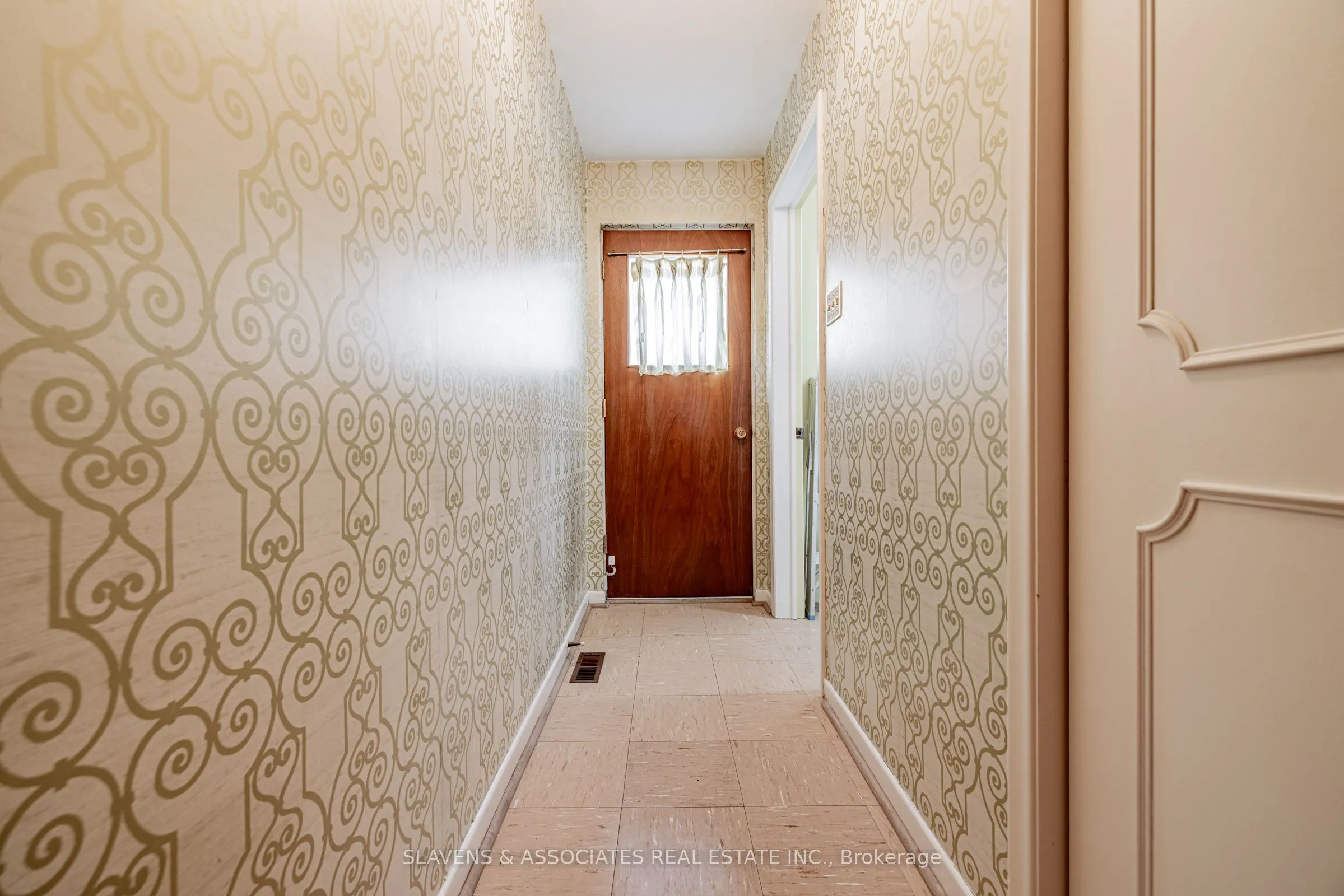 84 Charlton Boulevard