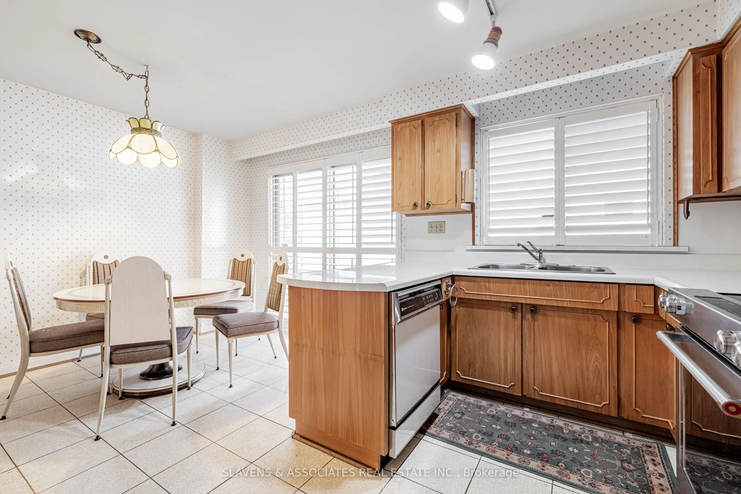 84 Charlton Boulevard