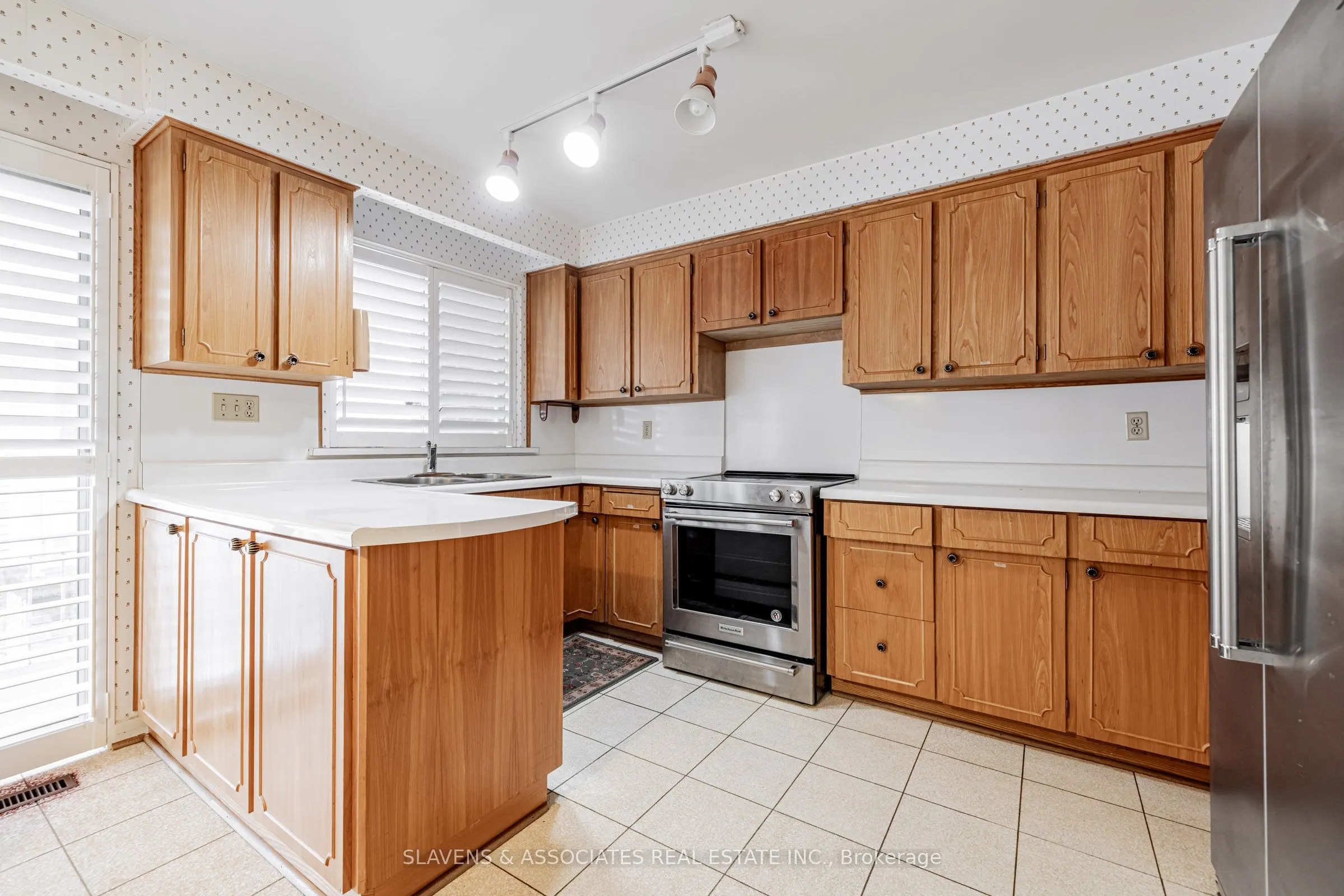 84 Charlton Boulevard