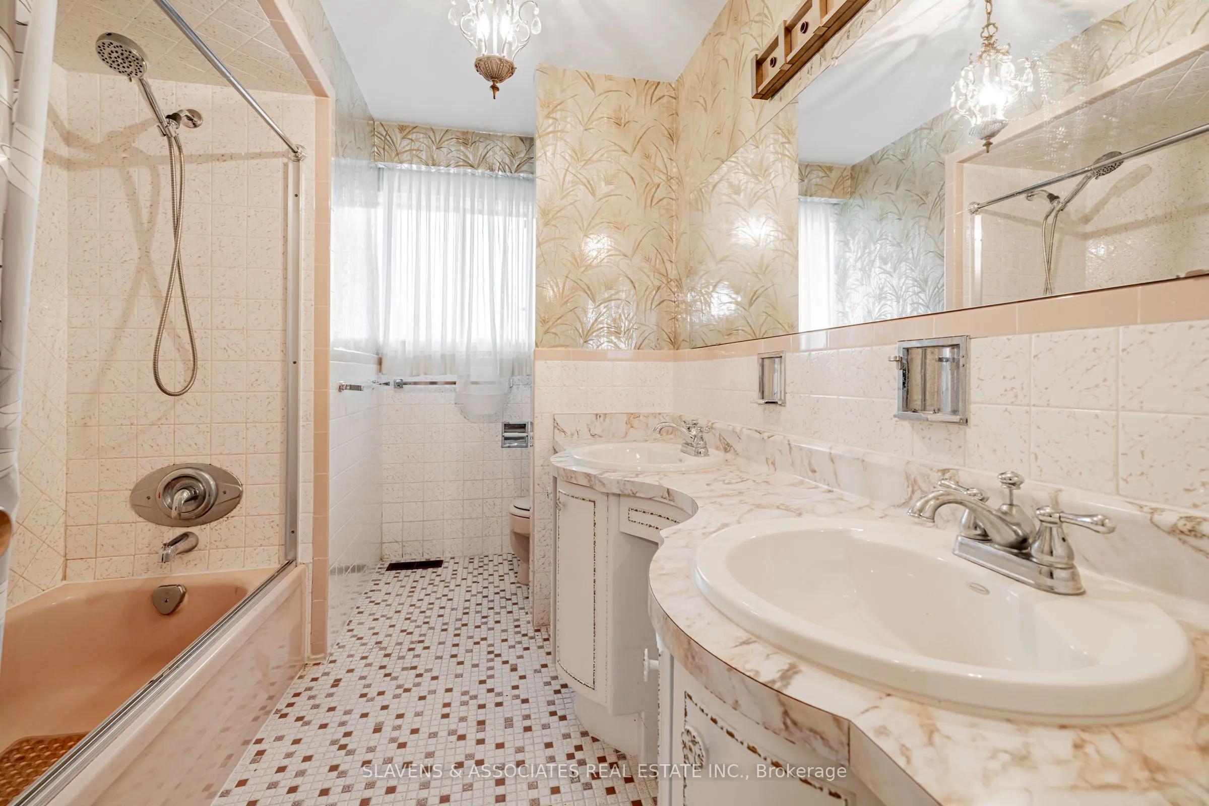 84 Charlton Boulevard