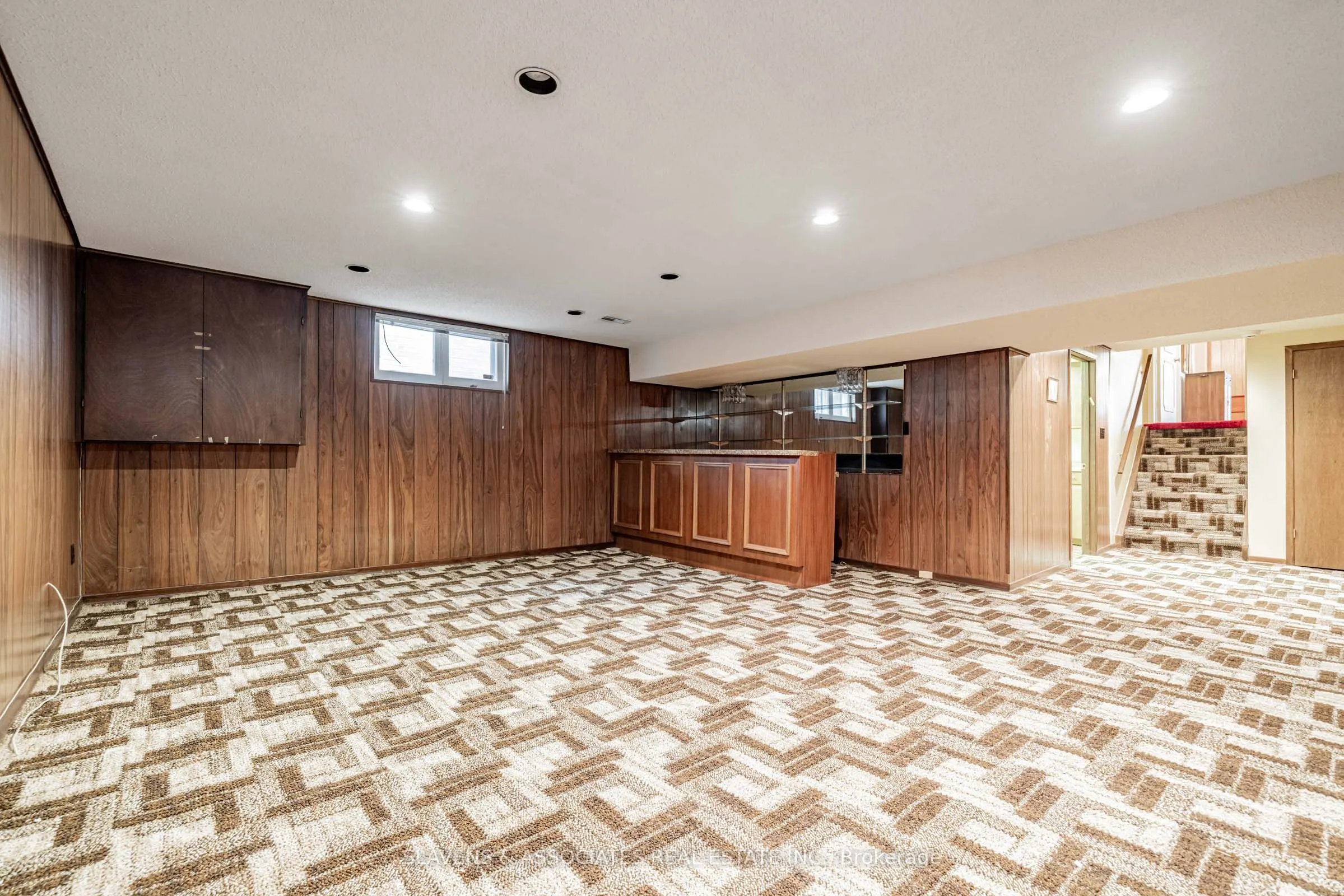 84 Charlton Boulevard