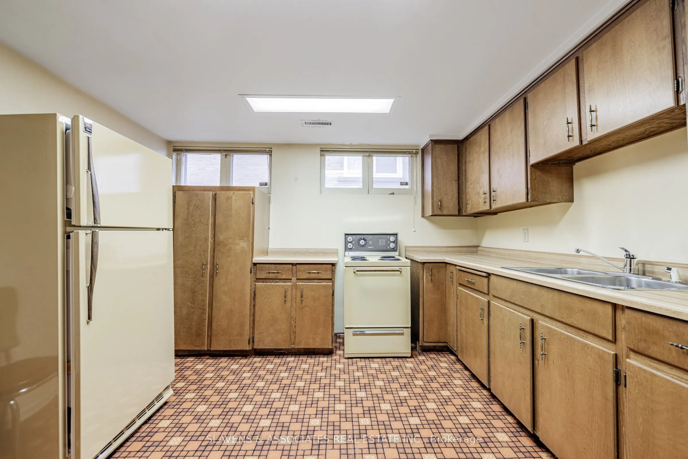 84 Charlton Boulevard