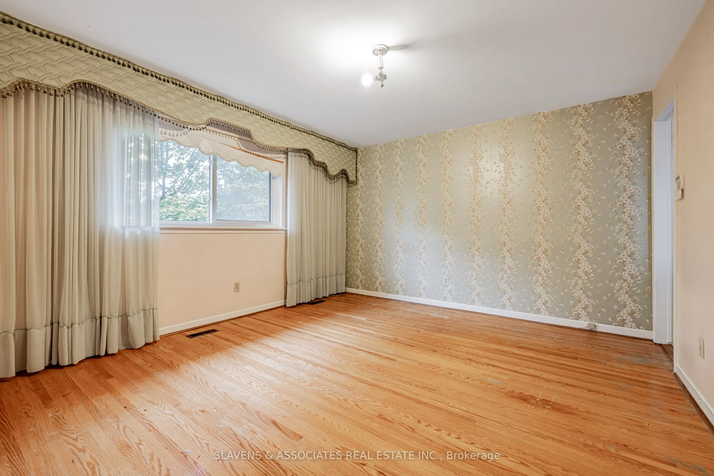 84 Charlton Boulevard