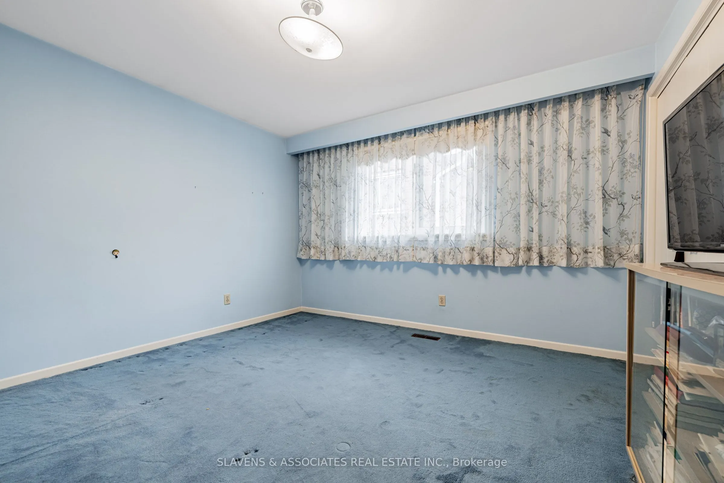 84 Charlton Boulevard