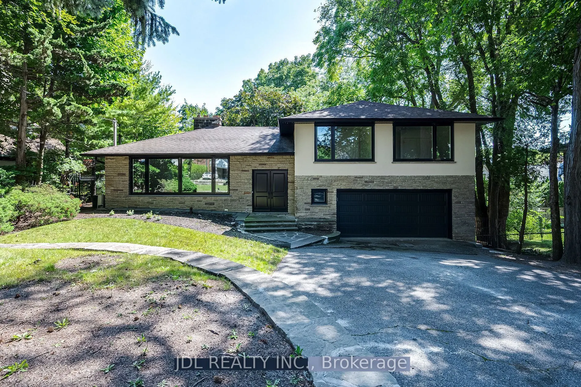 537 Blythwood Road