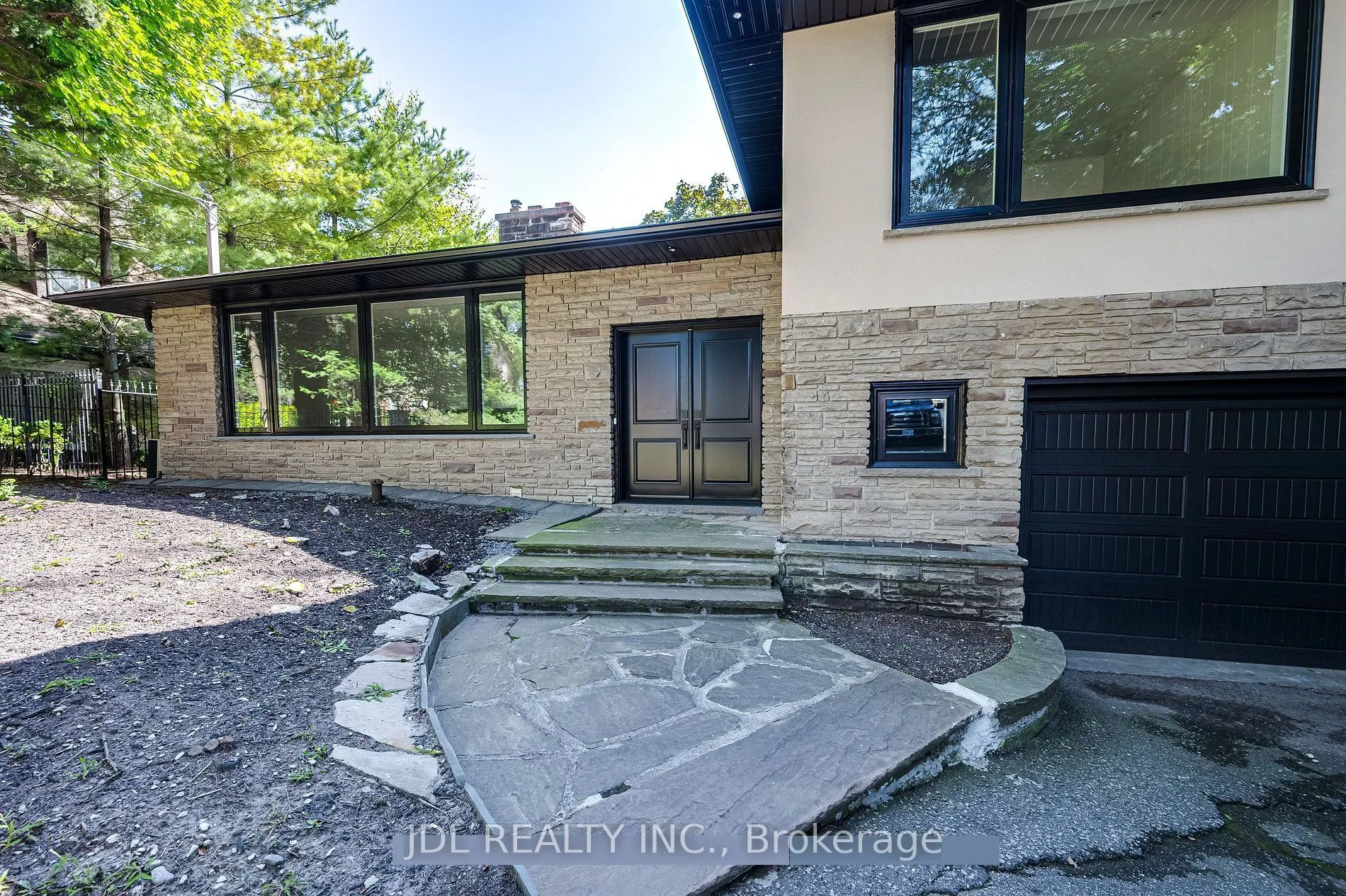 537 Blythwood Road