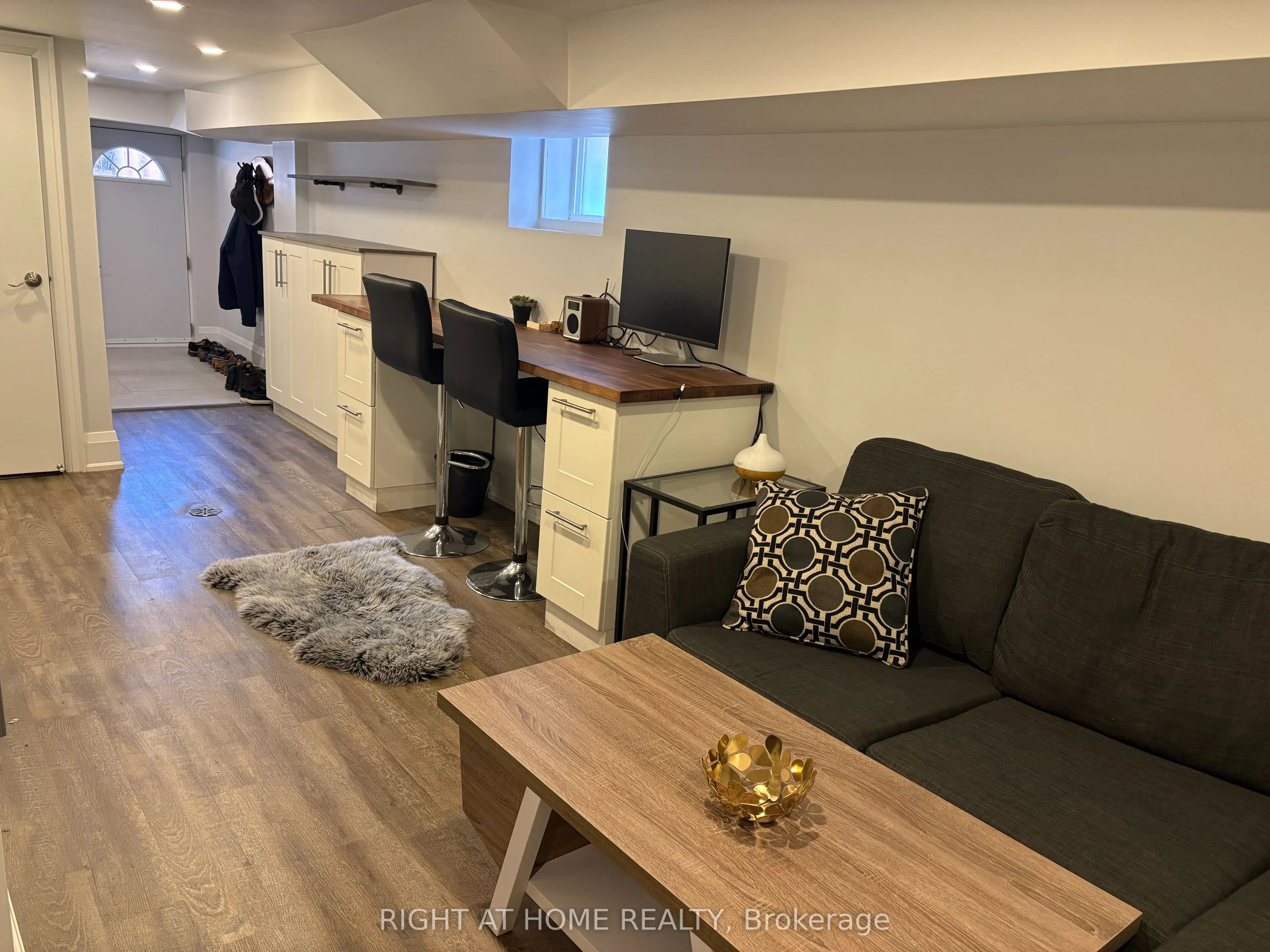 39 Amherst Avenue, #Lower