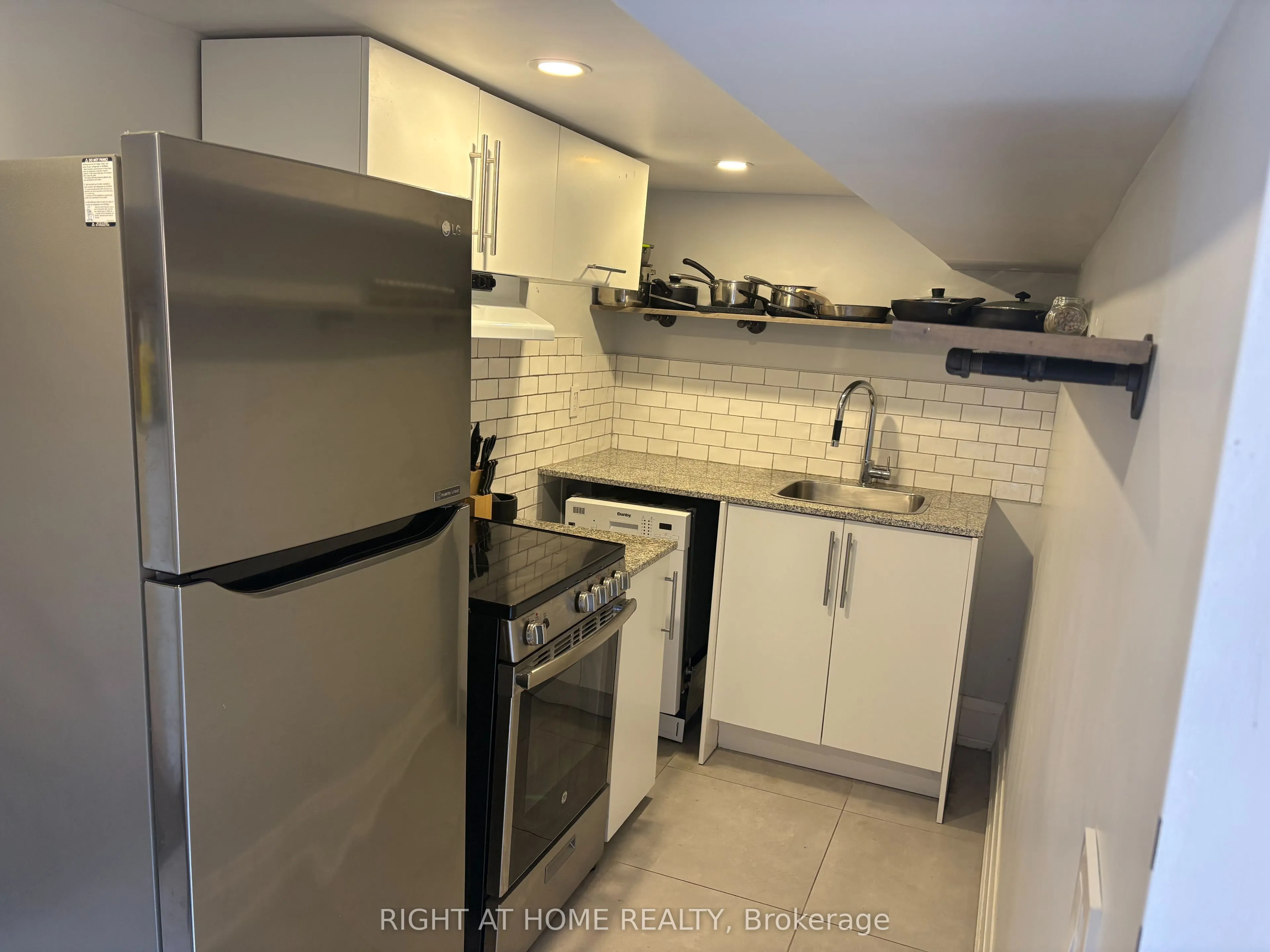 39 Amherst Avenue, #Lower