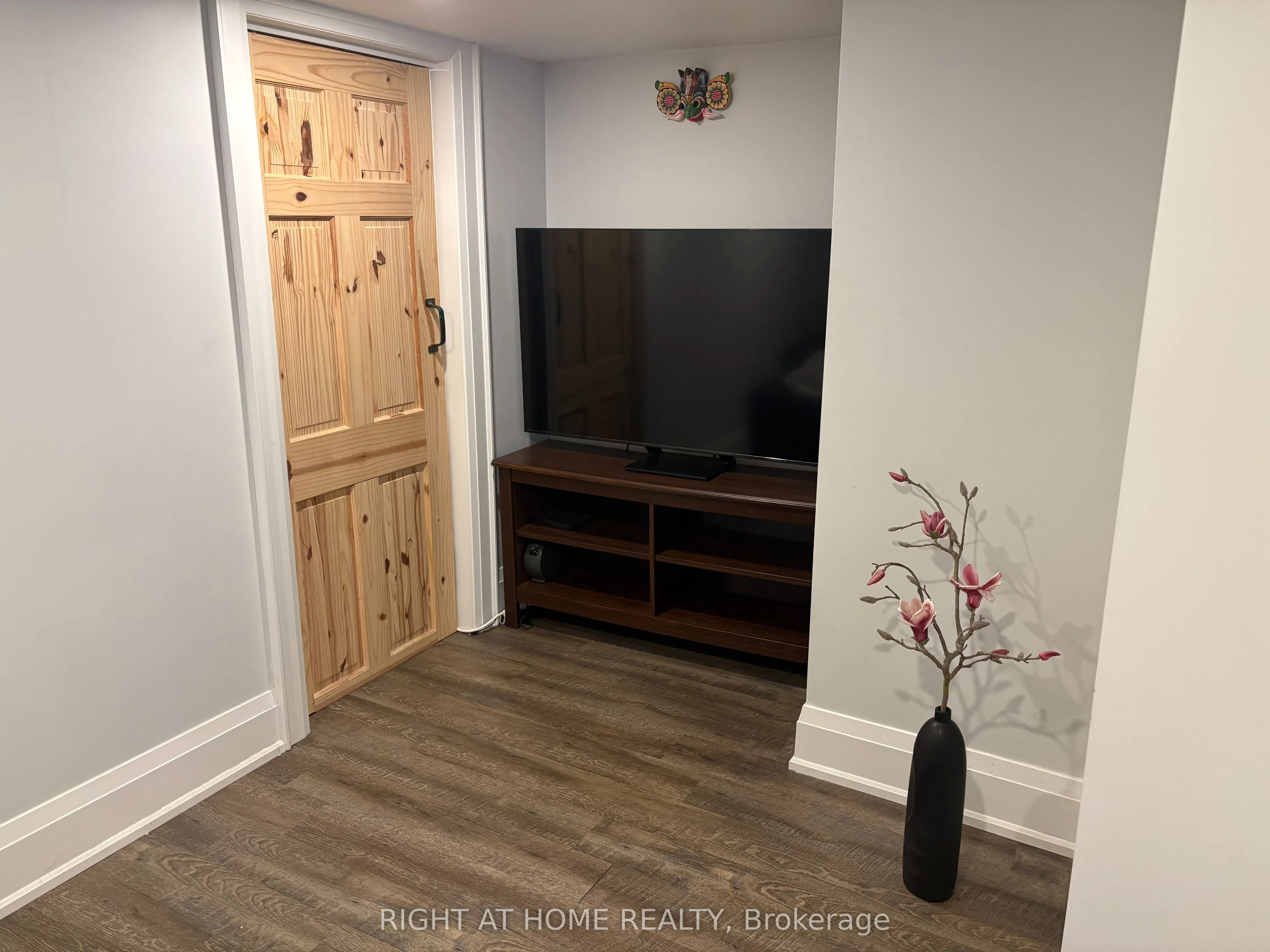 39 Amherst Avenue, #Lower